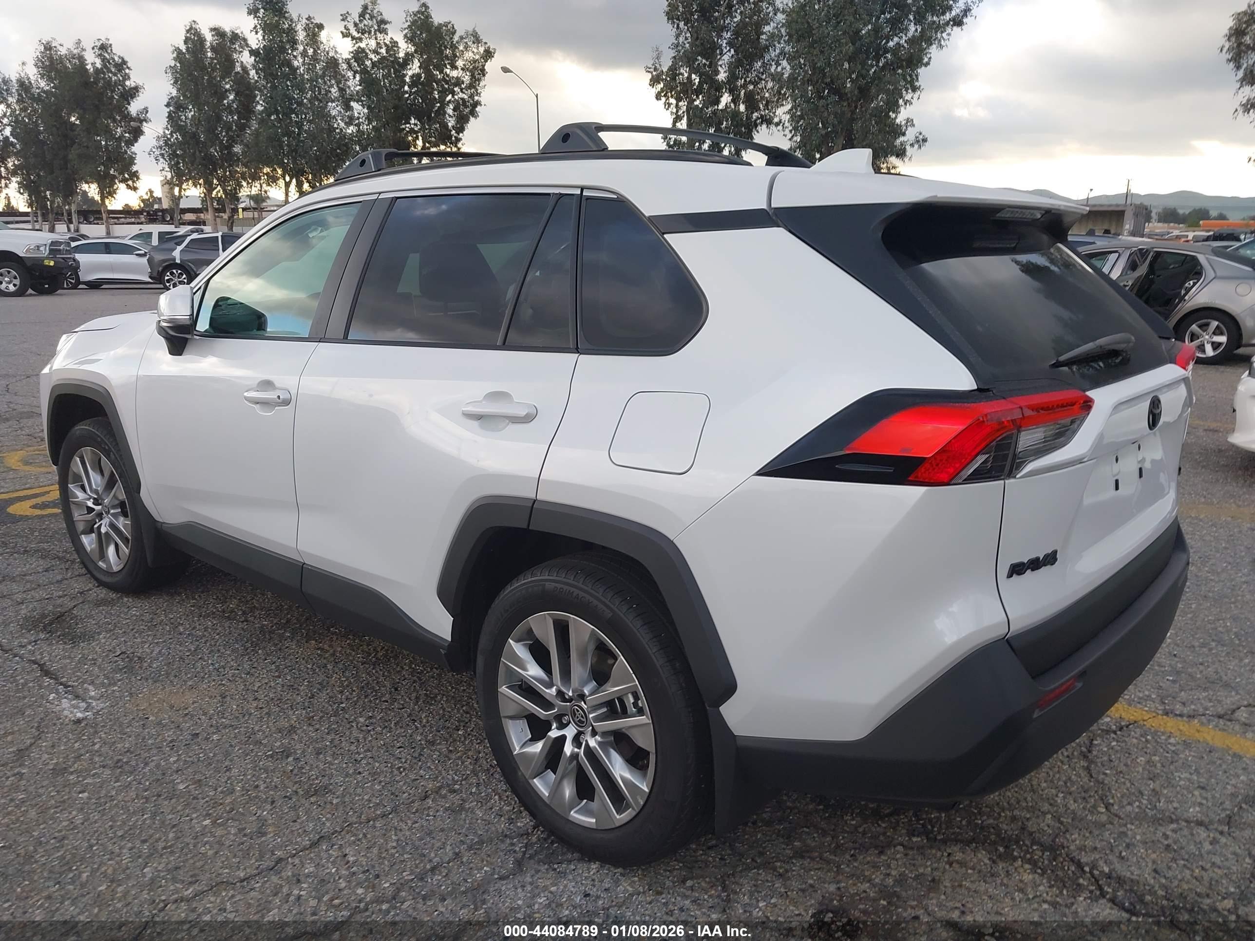 TOYOTA RAV4 image 3