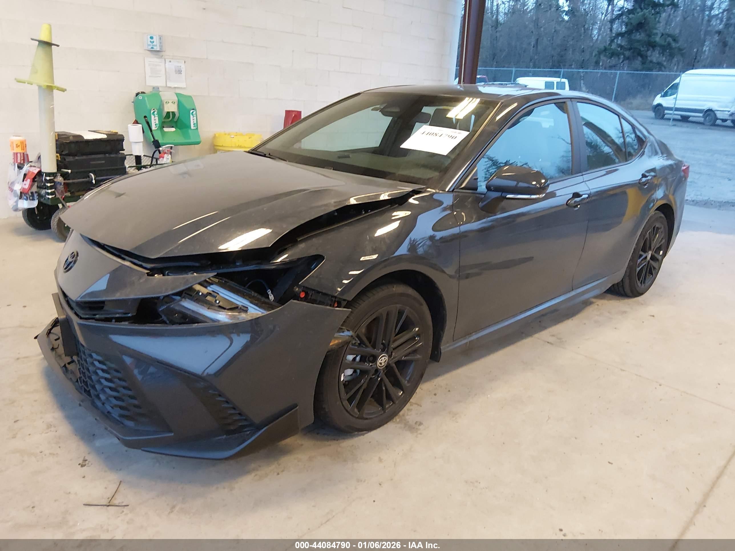 TOYOTA CAMRY image 2