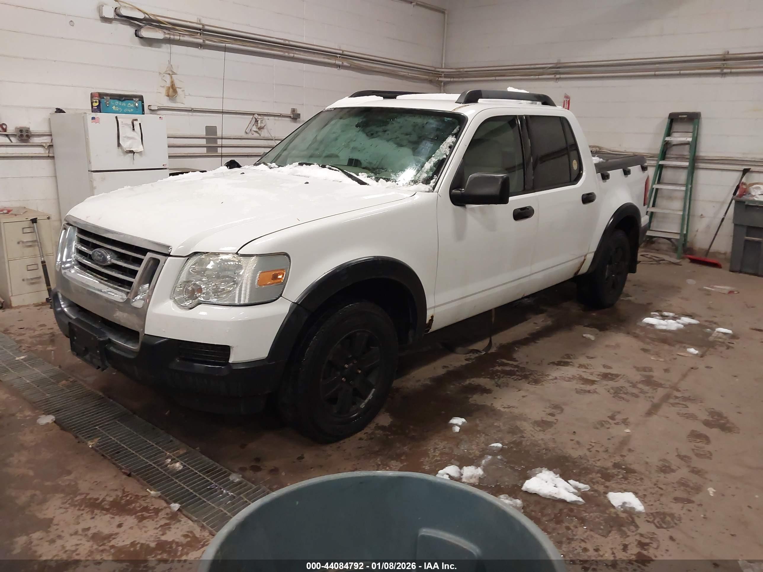 FORD EXPLORER image 2