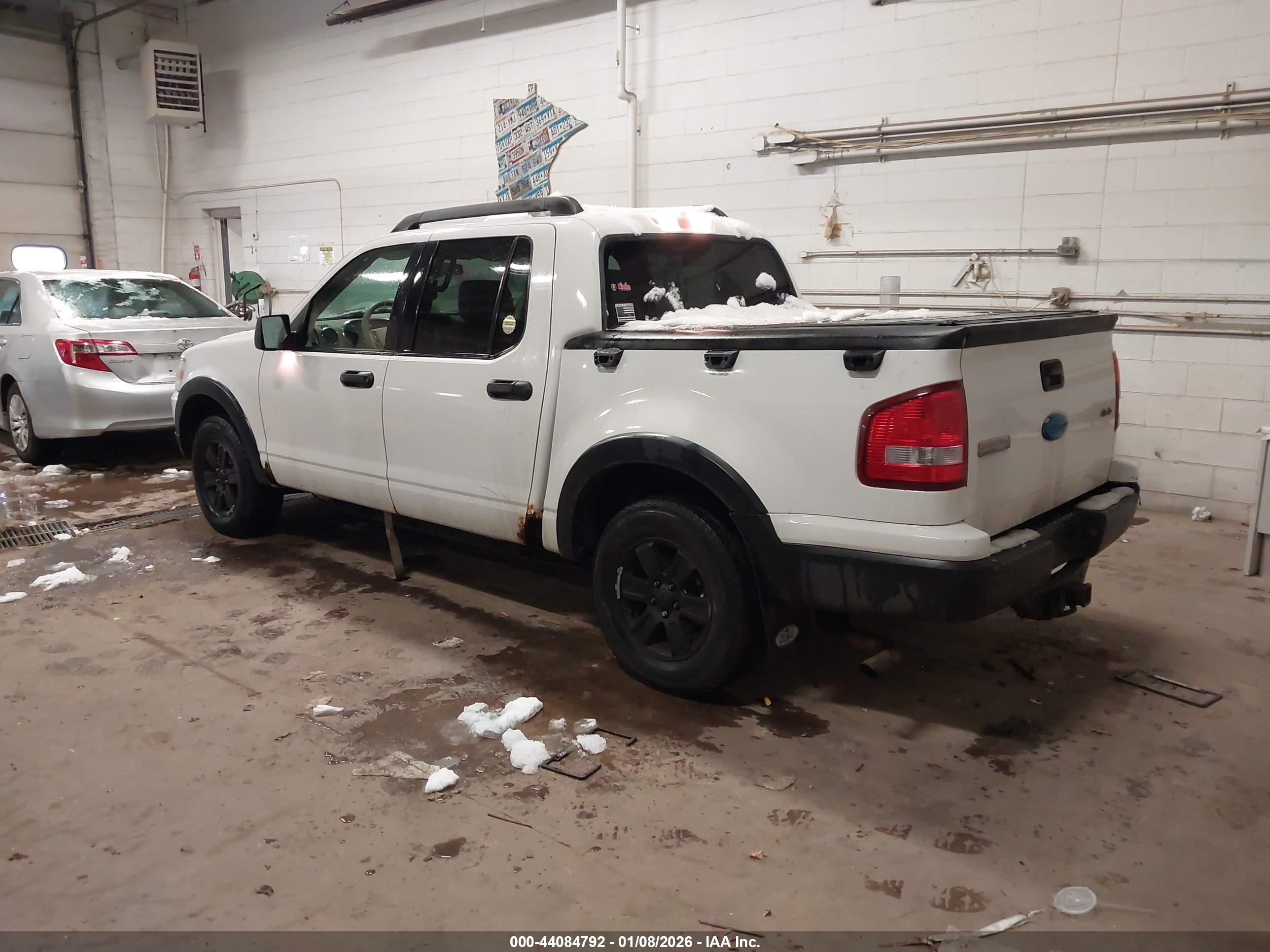 FORD EXPLORER image 3