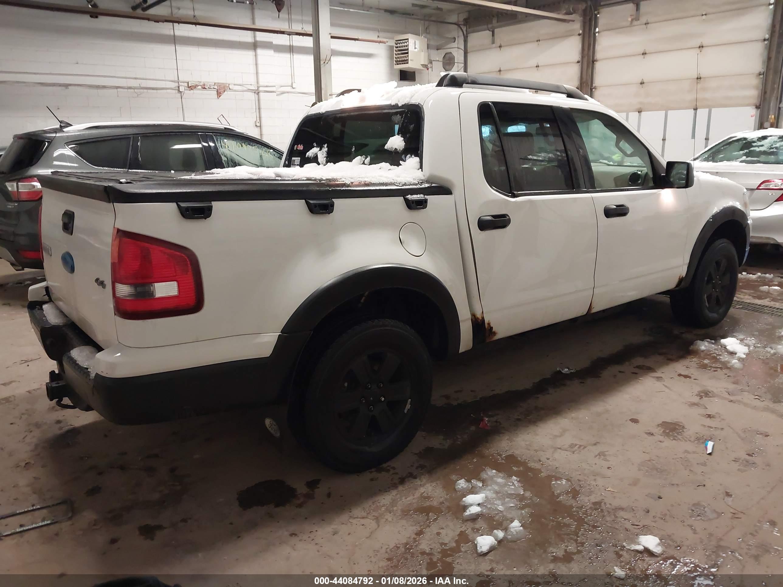 FORD EXPLORER image 4