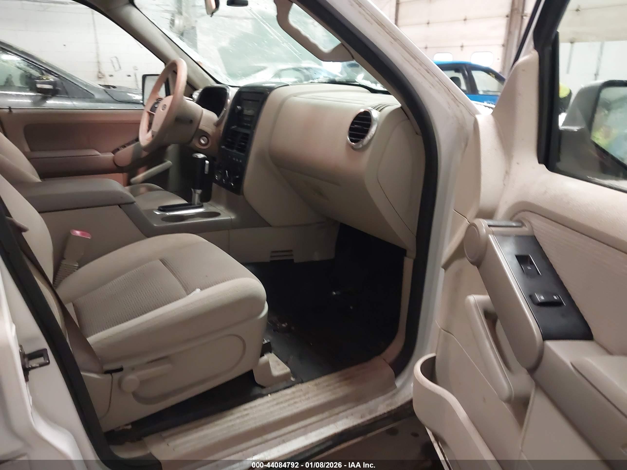 FORD EXPLORER image 5