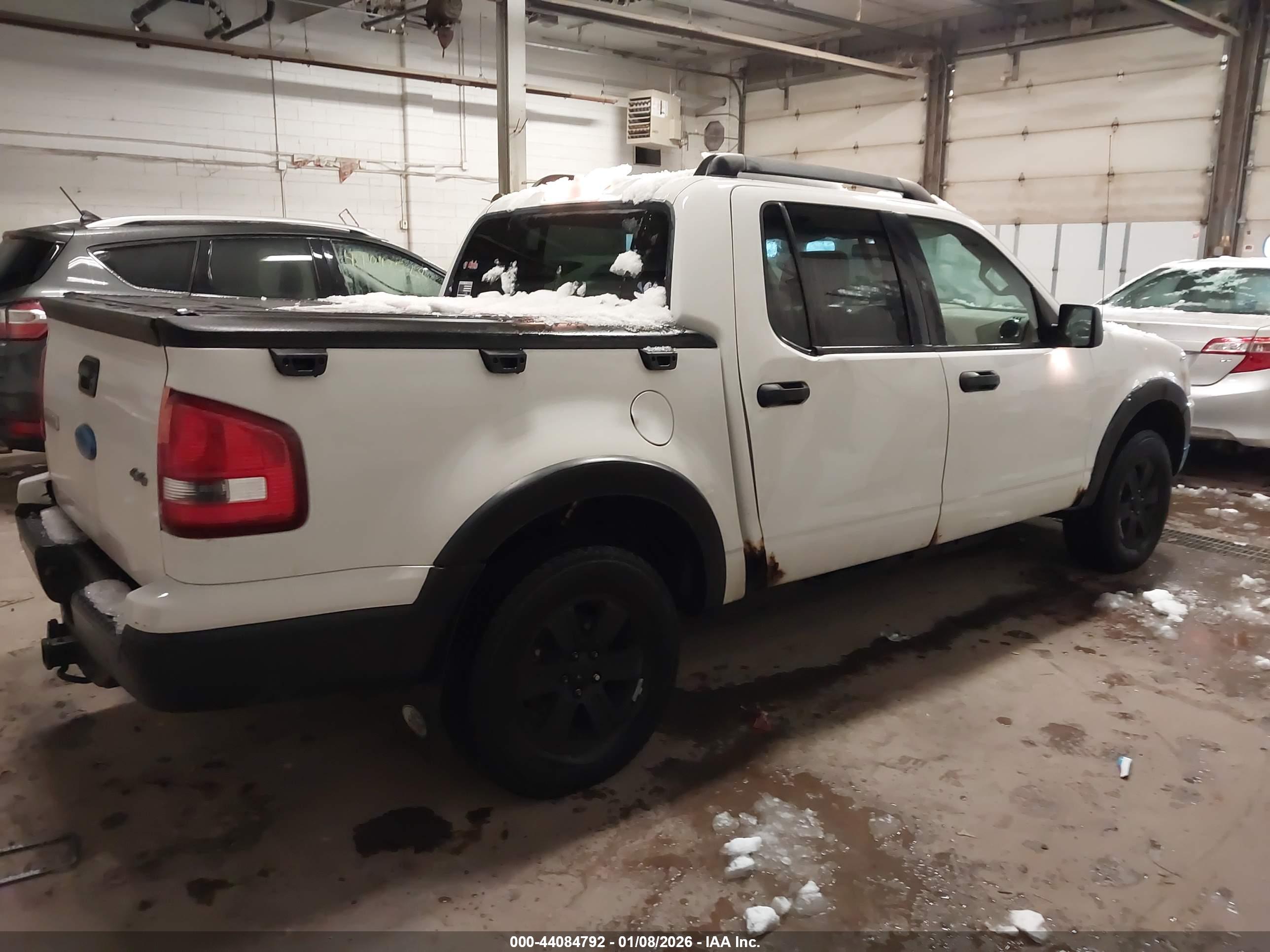 FORD EXPLORER image 6