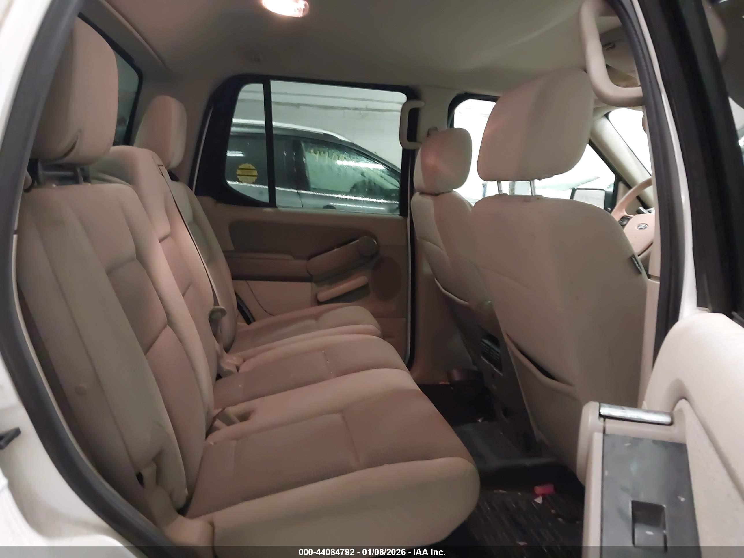 FORD EXPLORER image 8