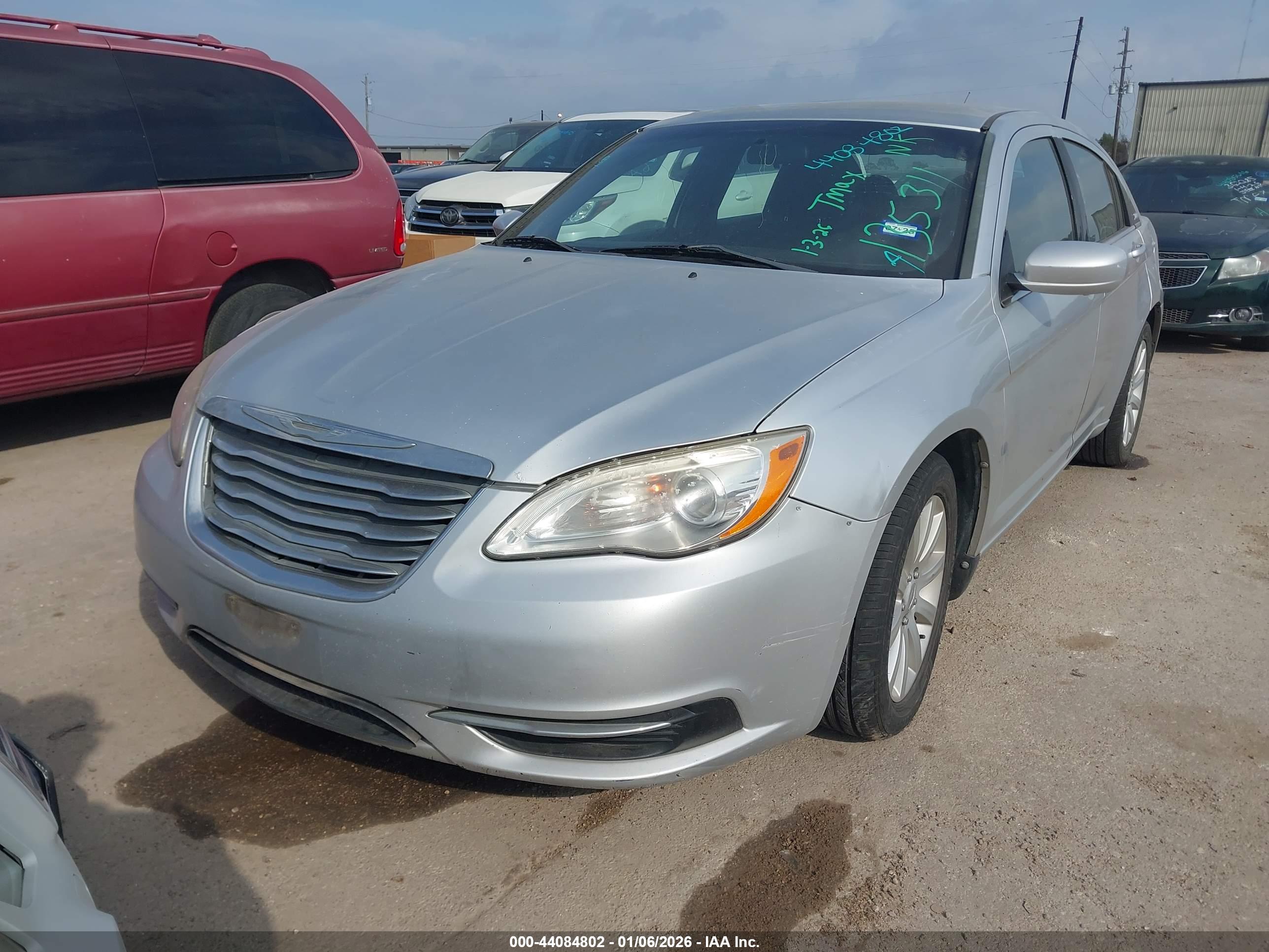 CHRYSLER 200 image 2