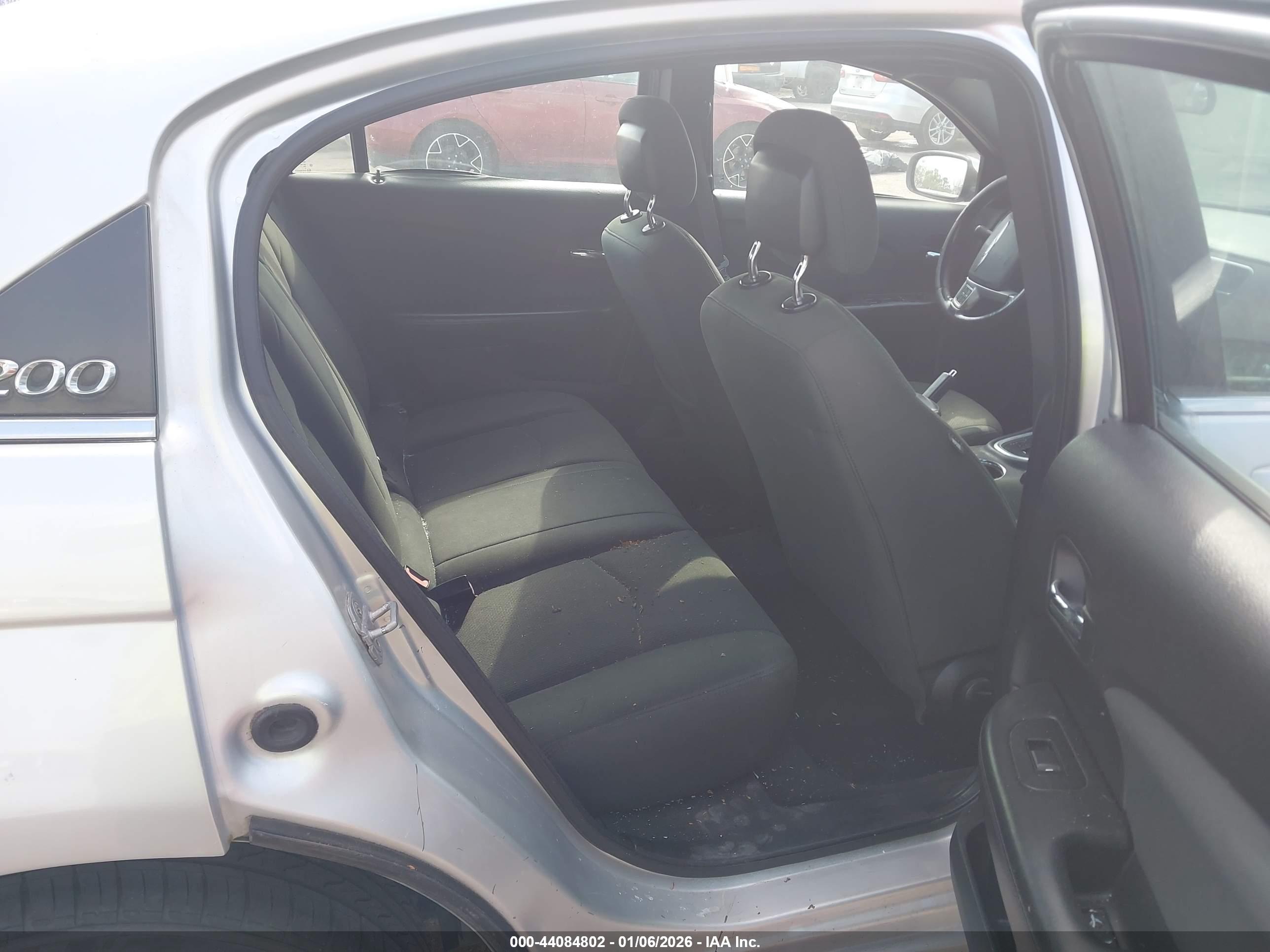 CHRYSLER 200 image 8