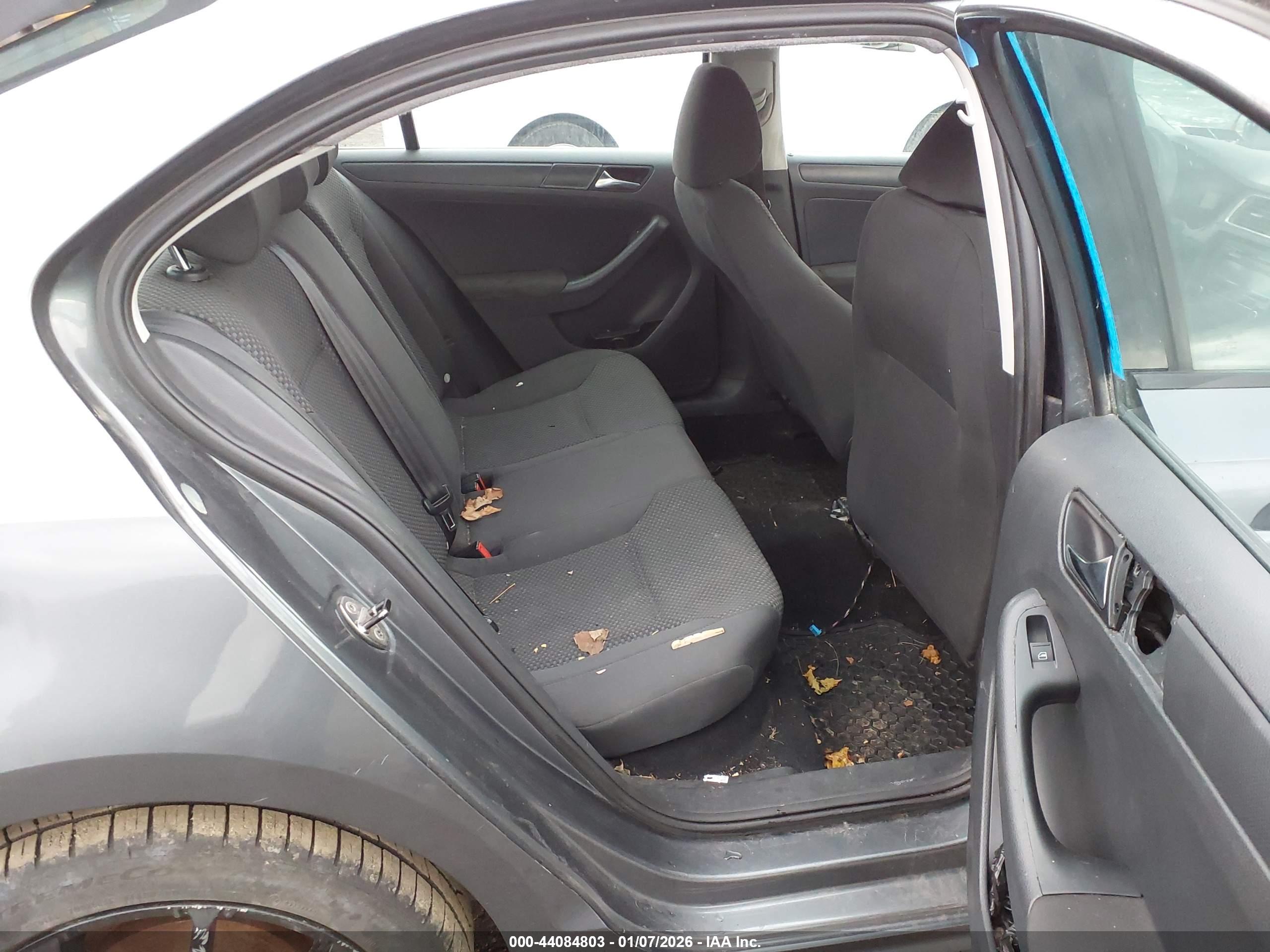 VOLKSWAGEN JETTA image 8