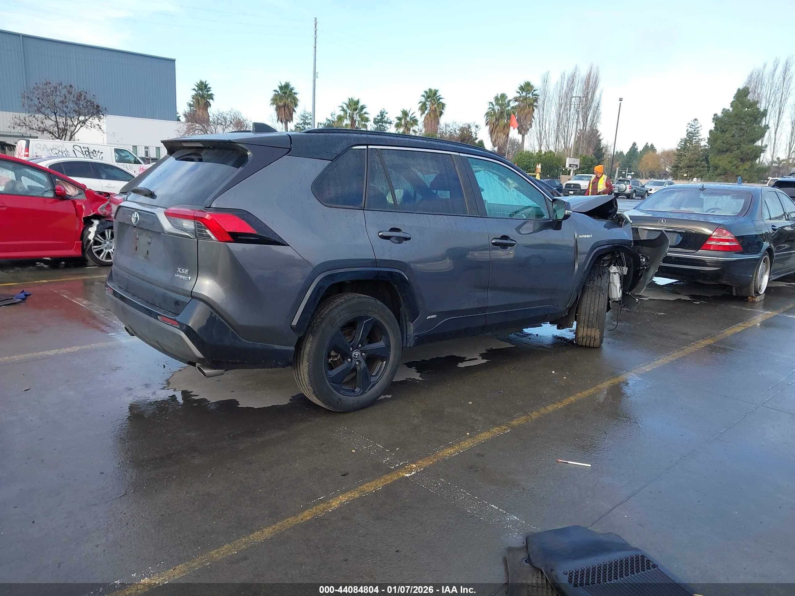 TOYOTA RAV4 image 4
