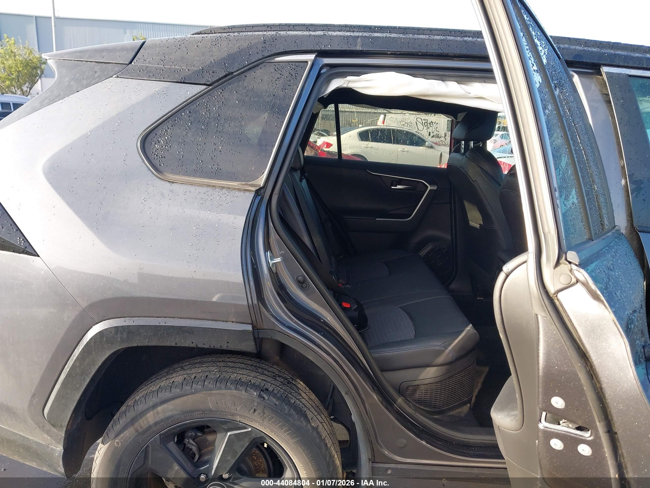 TOYOTA RAV4 image 8