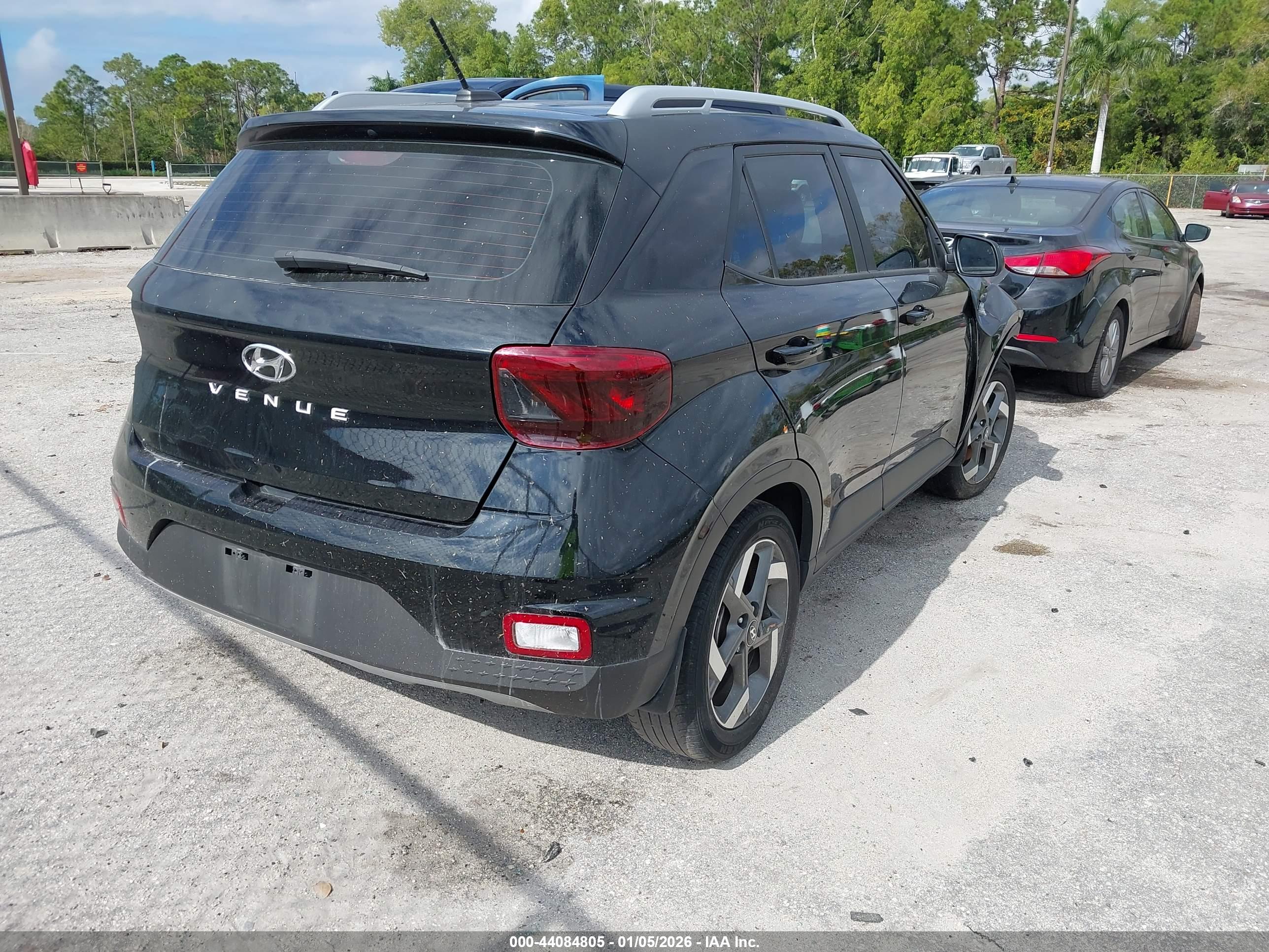 HYUNDAI VENUE image 4