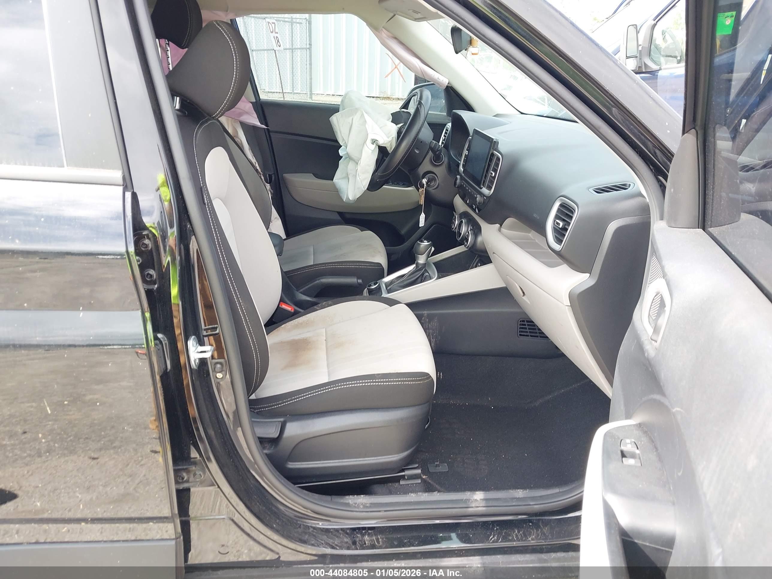 HYUNDAI VENUE image 5