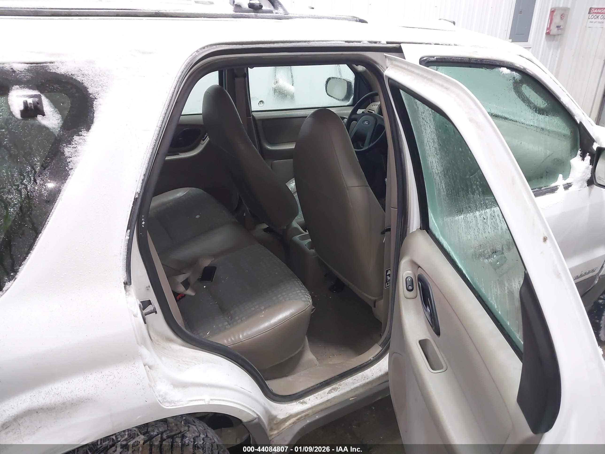 FORD ESCAPE image 8