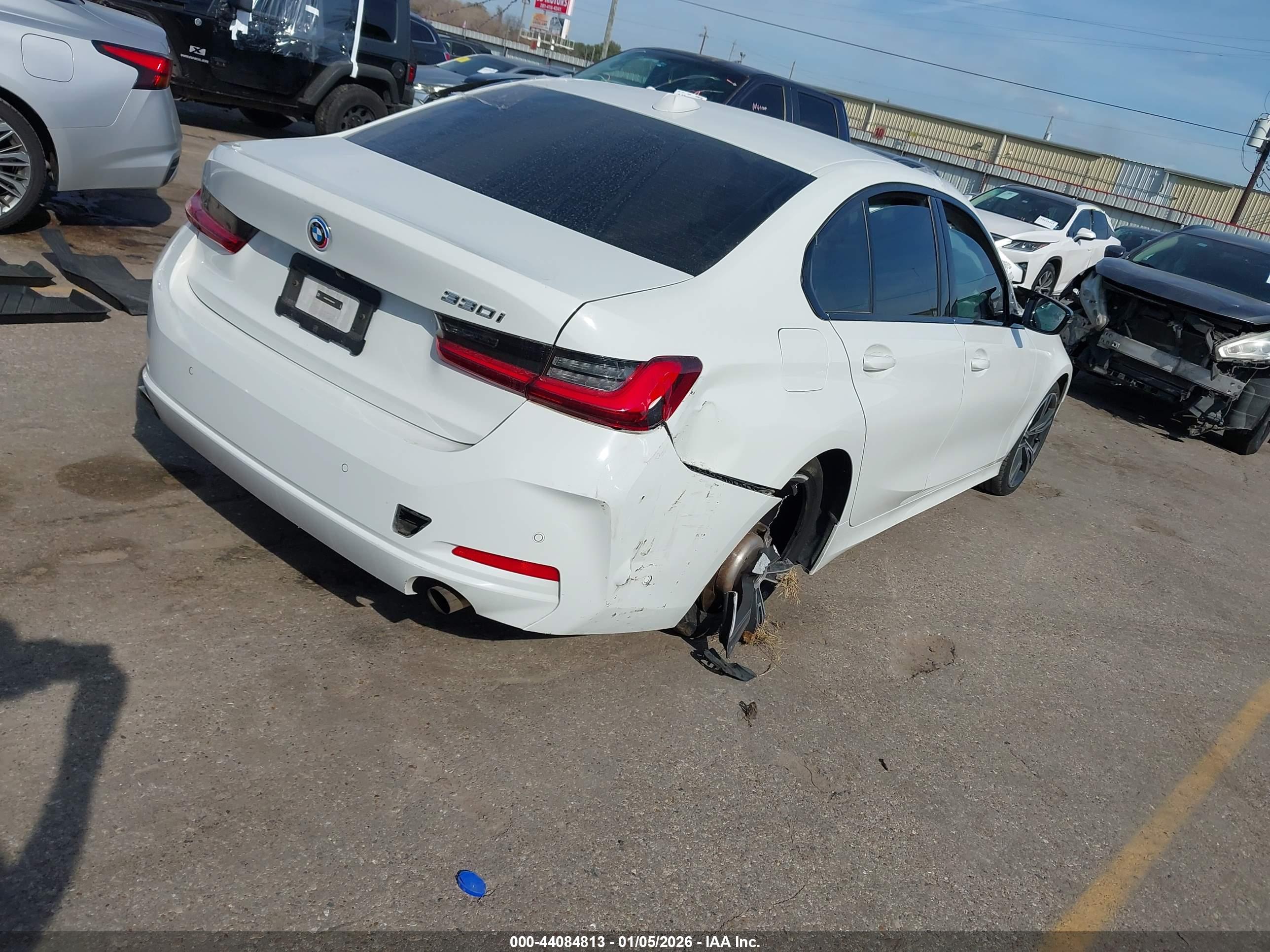 BMW 330I image 4