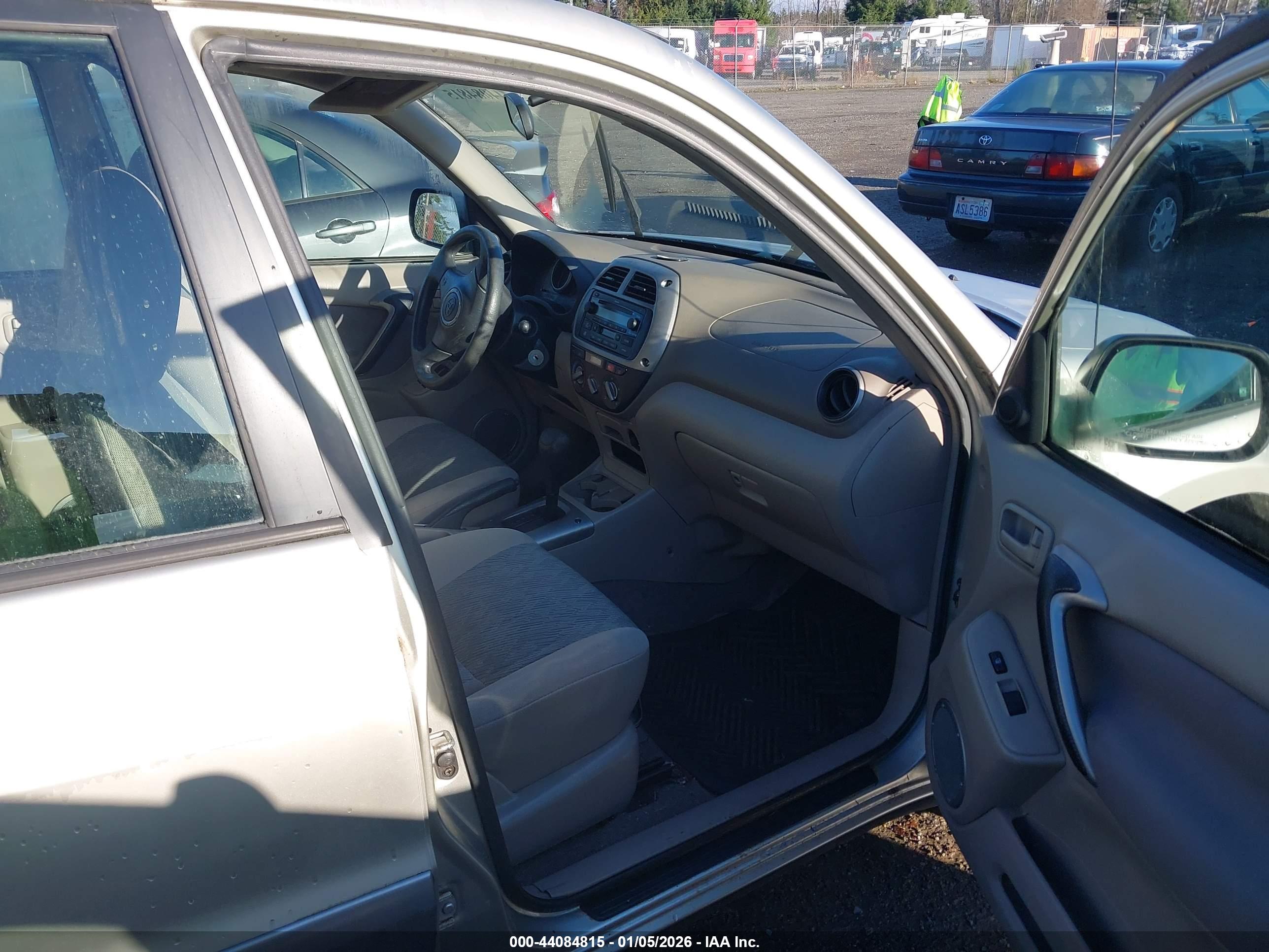 TOYOTA RAV4 image 5