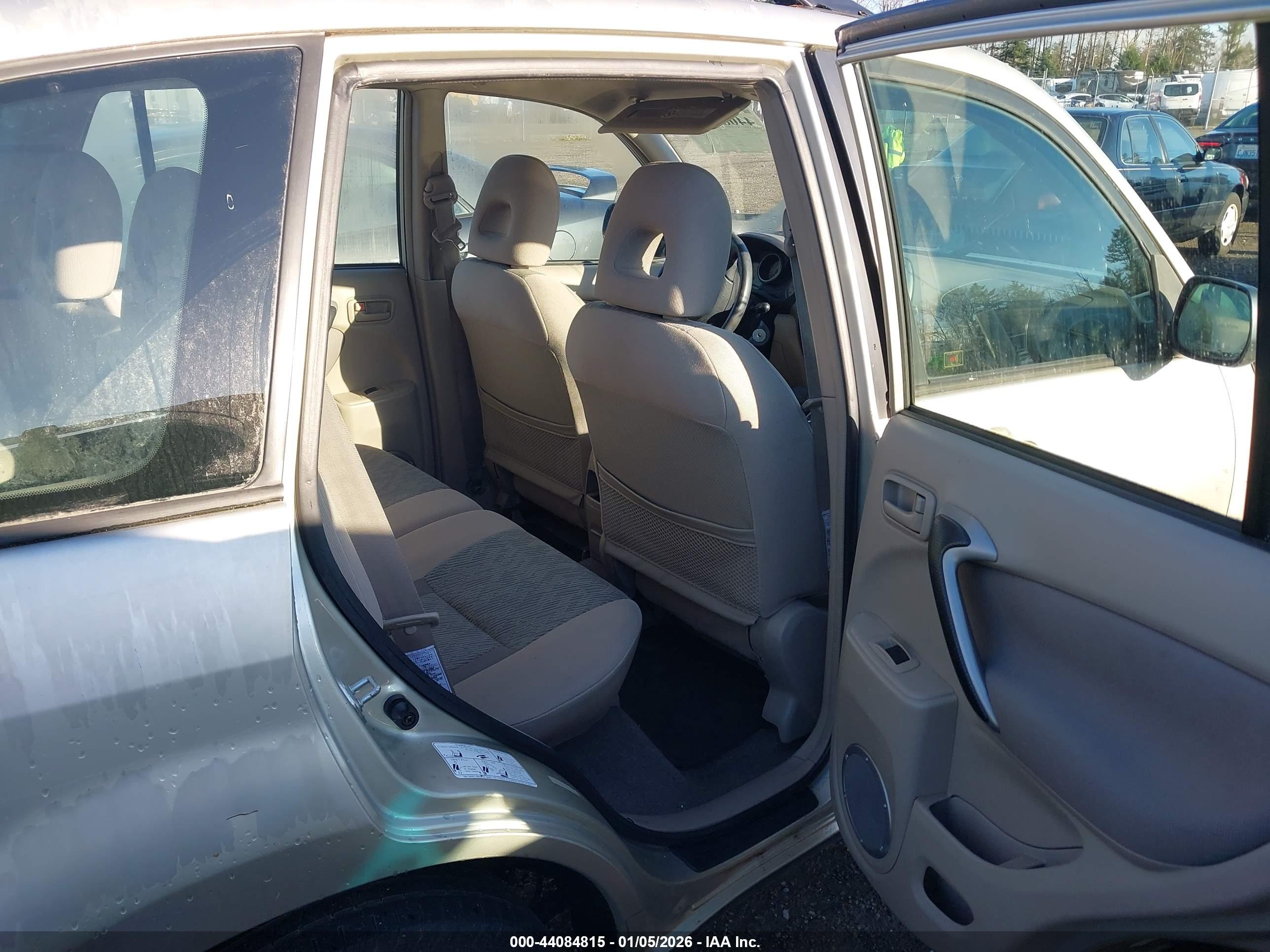 TOYOTA RAV4 image 8