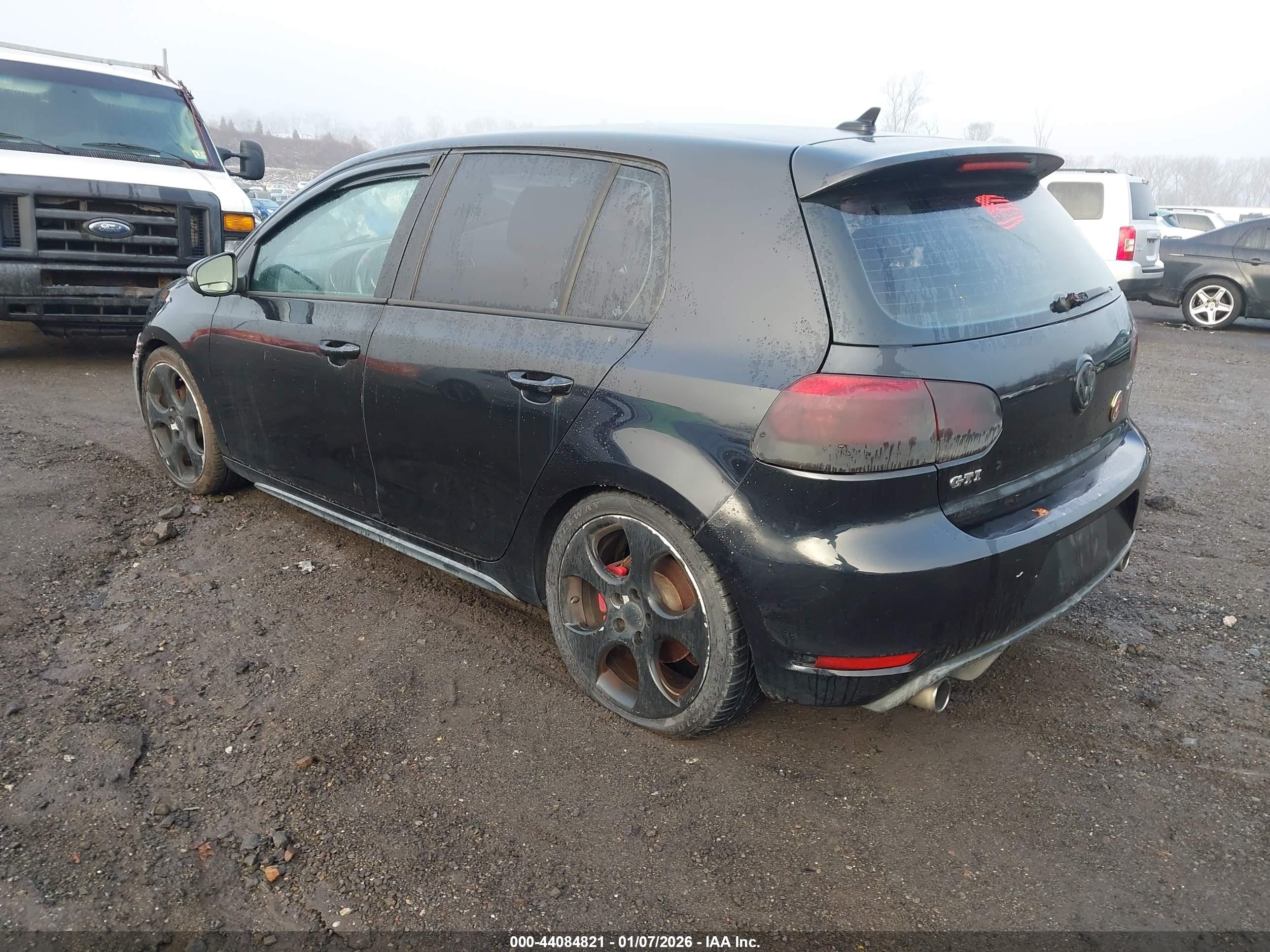 VOLKSWAGEN GTI image 3