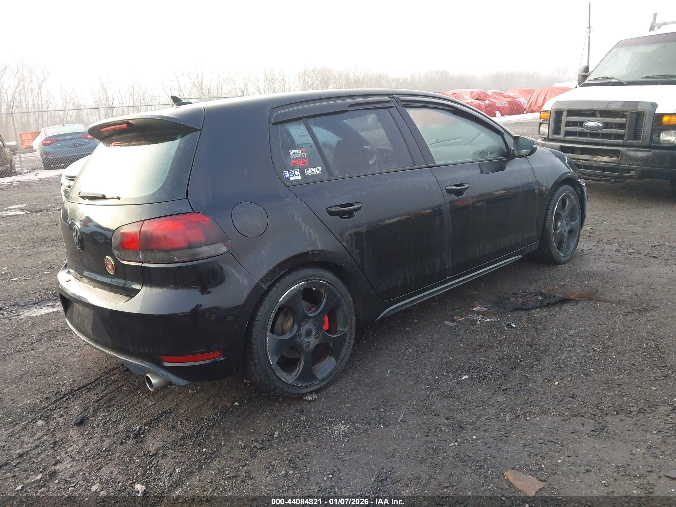 VOLKSWAGEN GTI image 4