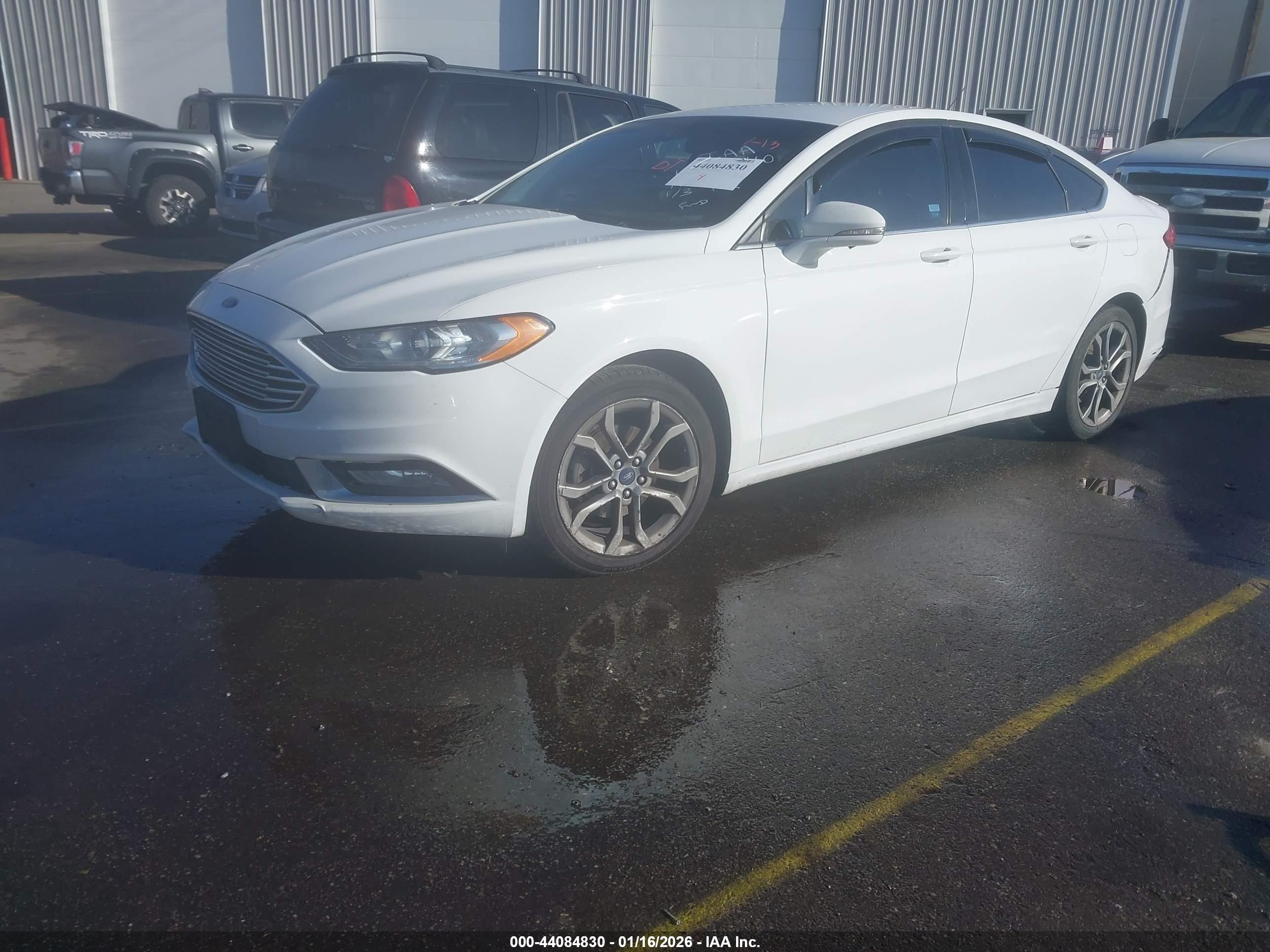 FORD FUSION image 2