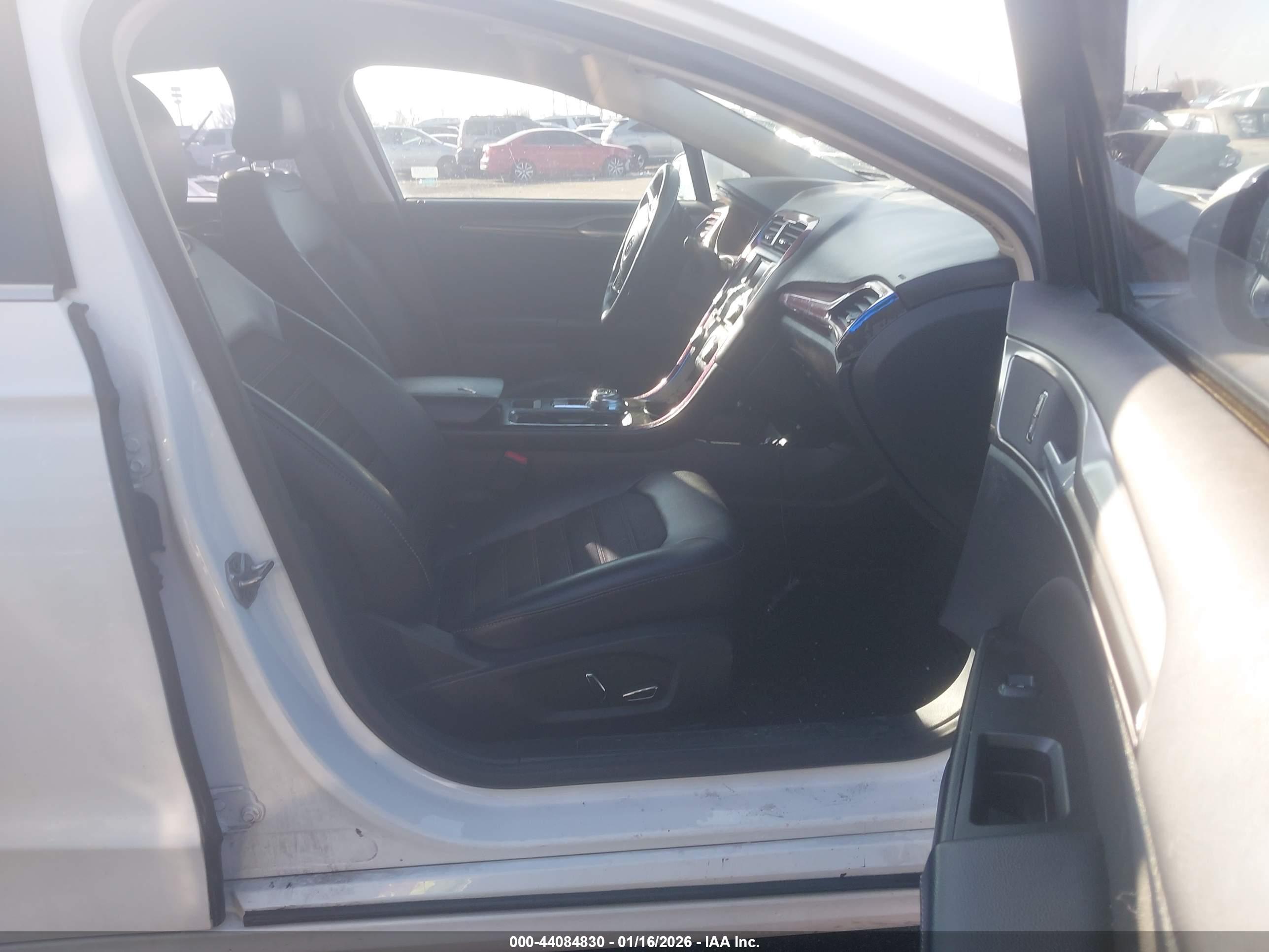 FORD FUSION image 5