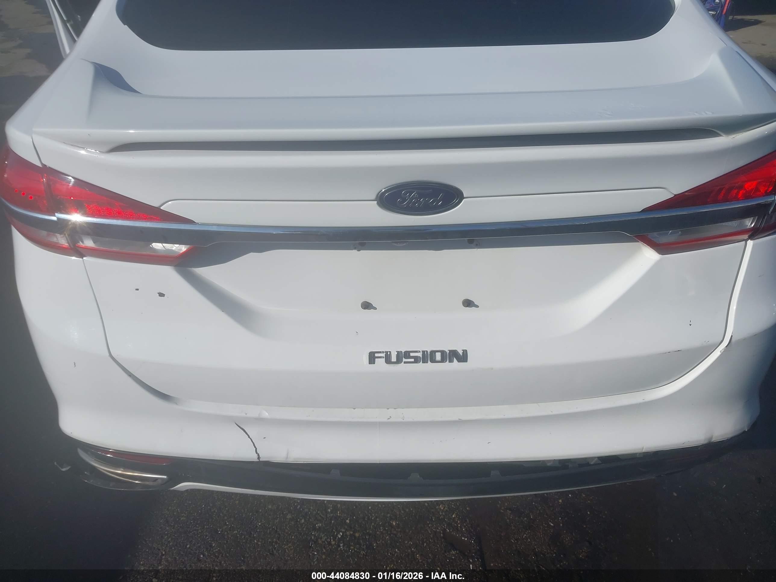 FORD FUSION image 6