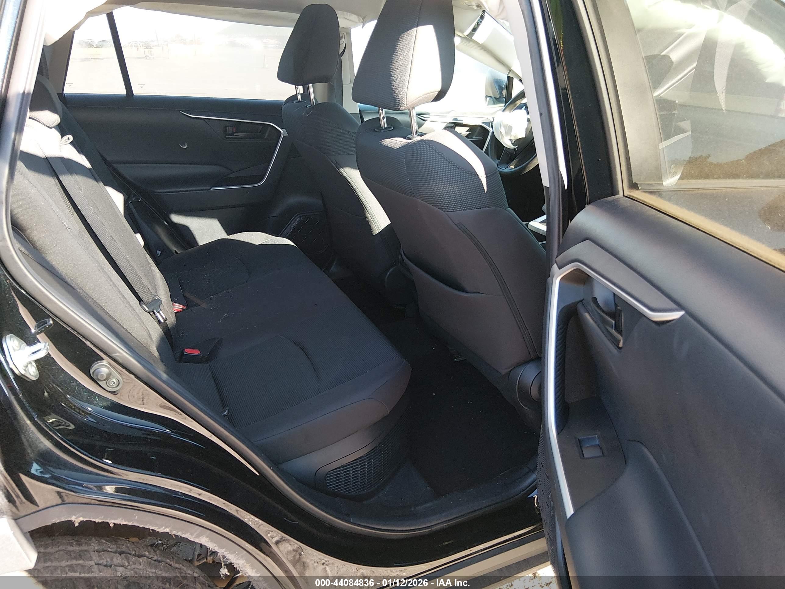 TOYOTA RAV4 image 8