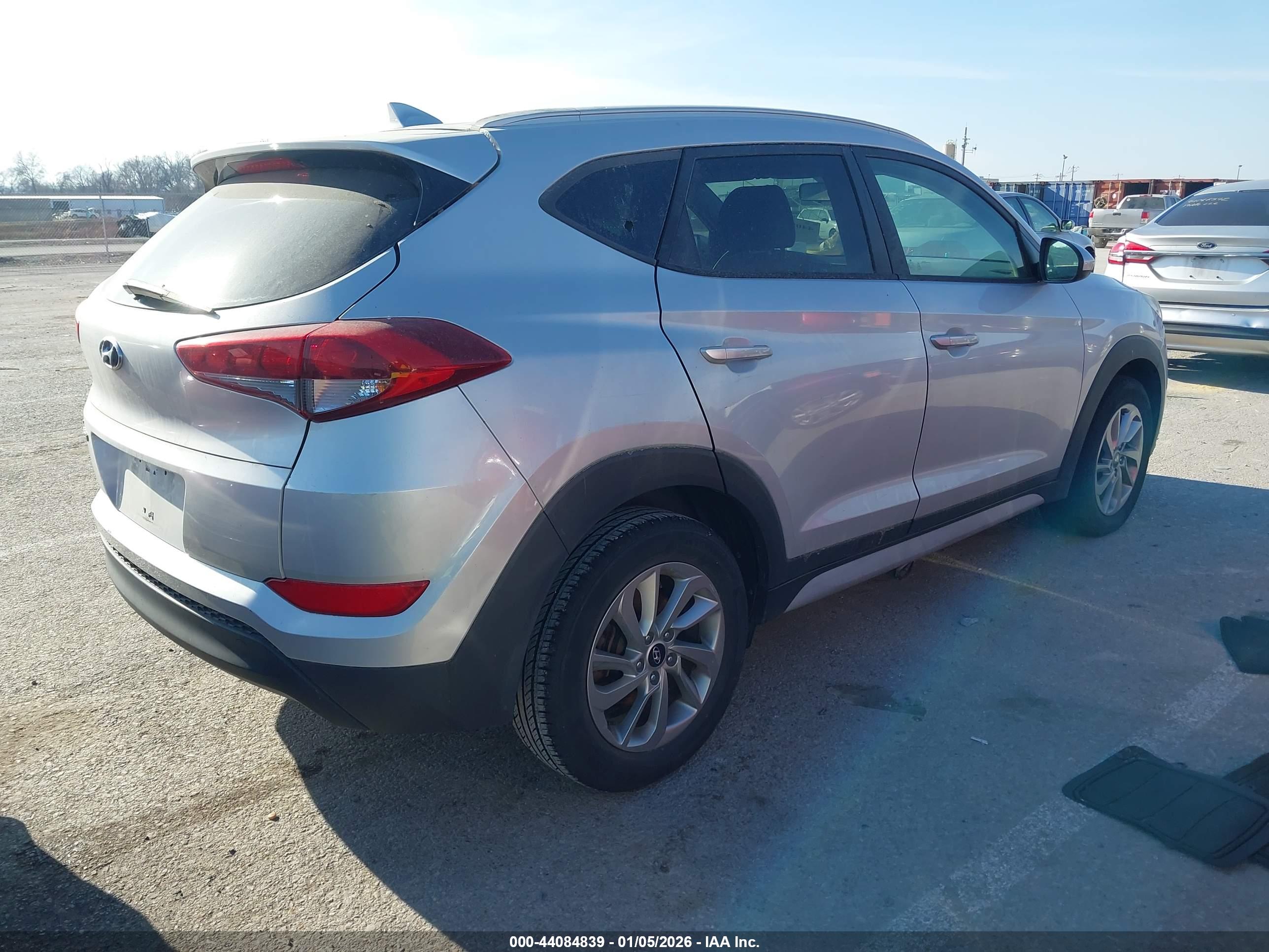 HYUNDAI TUCSON image 4