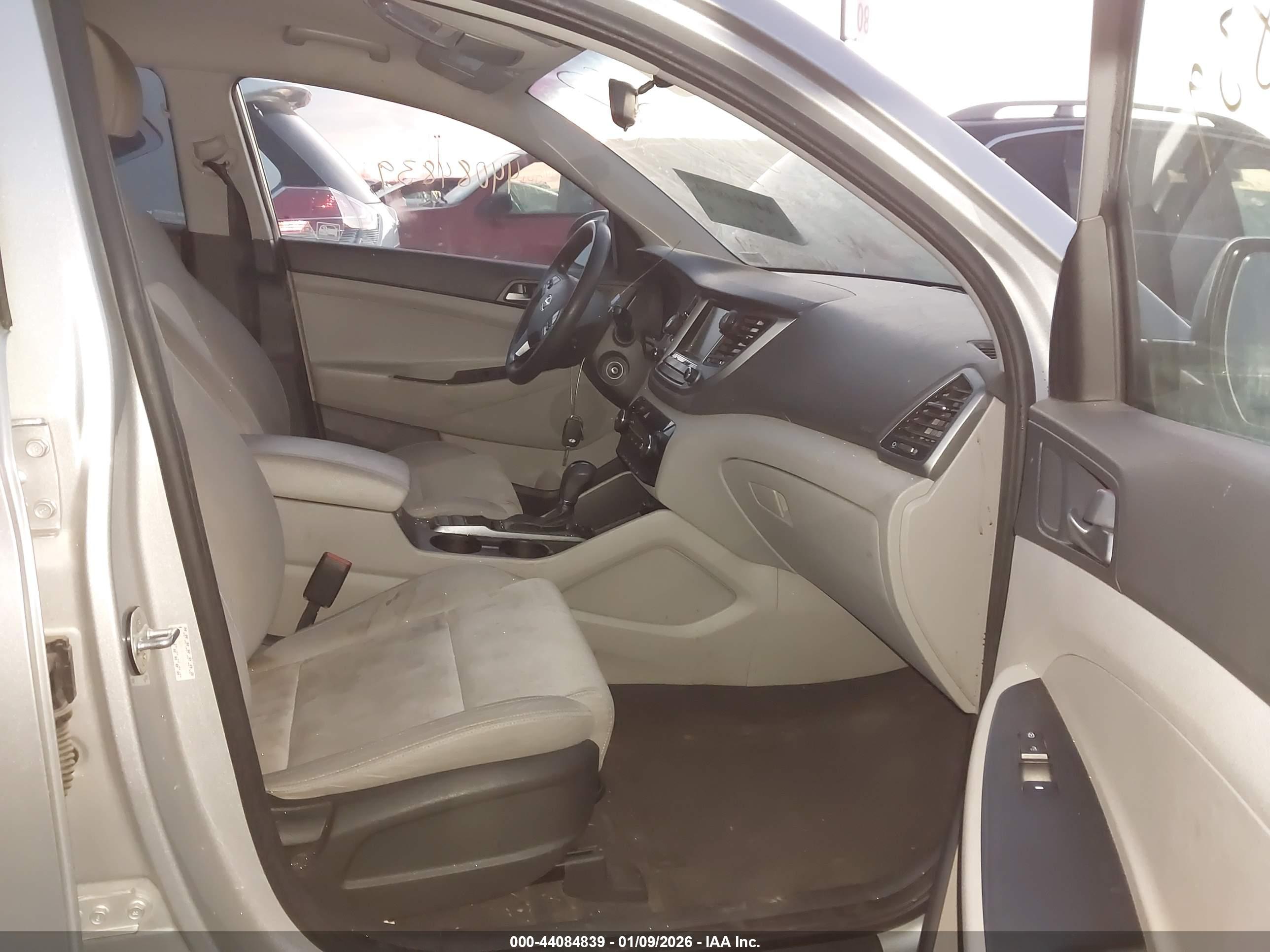 HYUNDAI TUCSON image 5