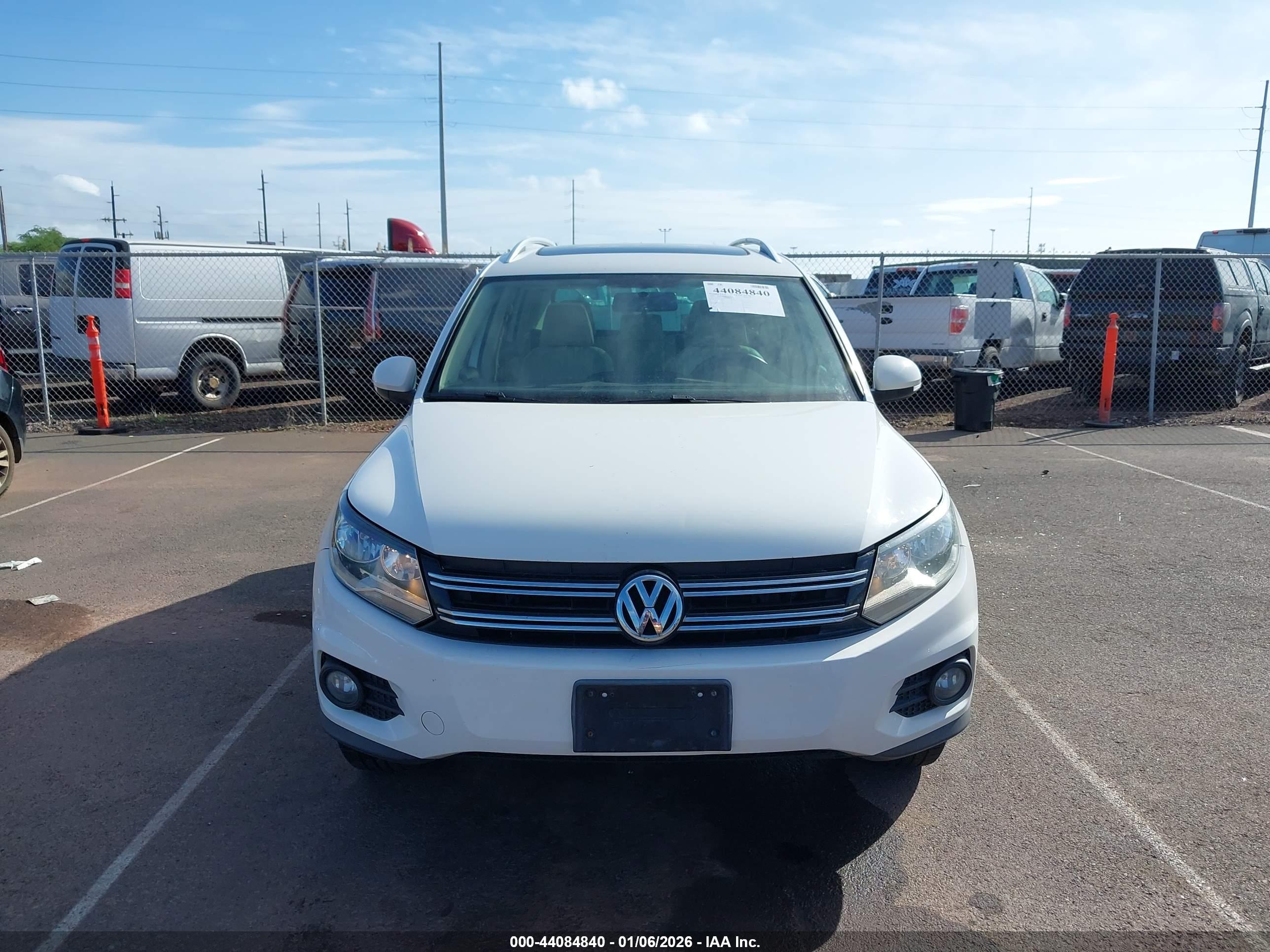 VOLKSWAGEN TIGUAN image 6