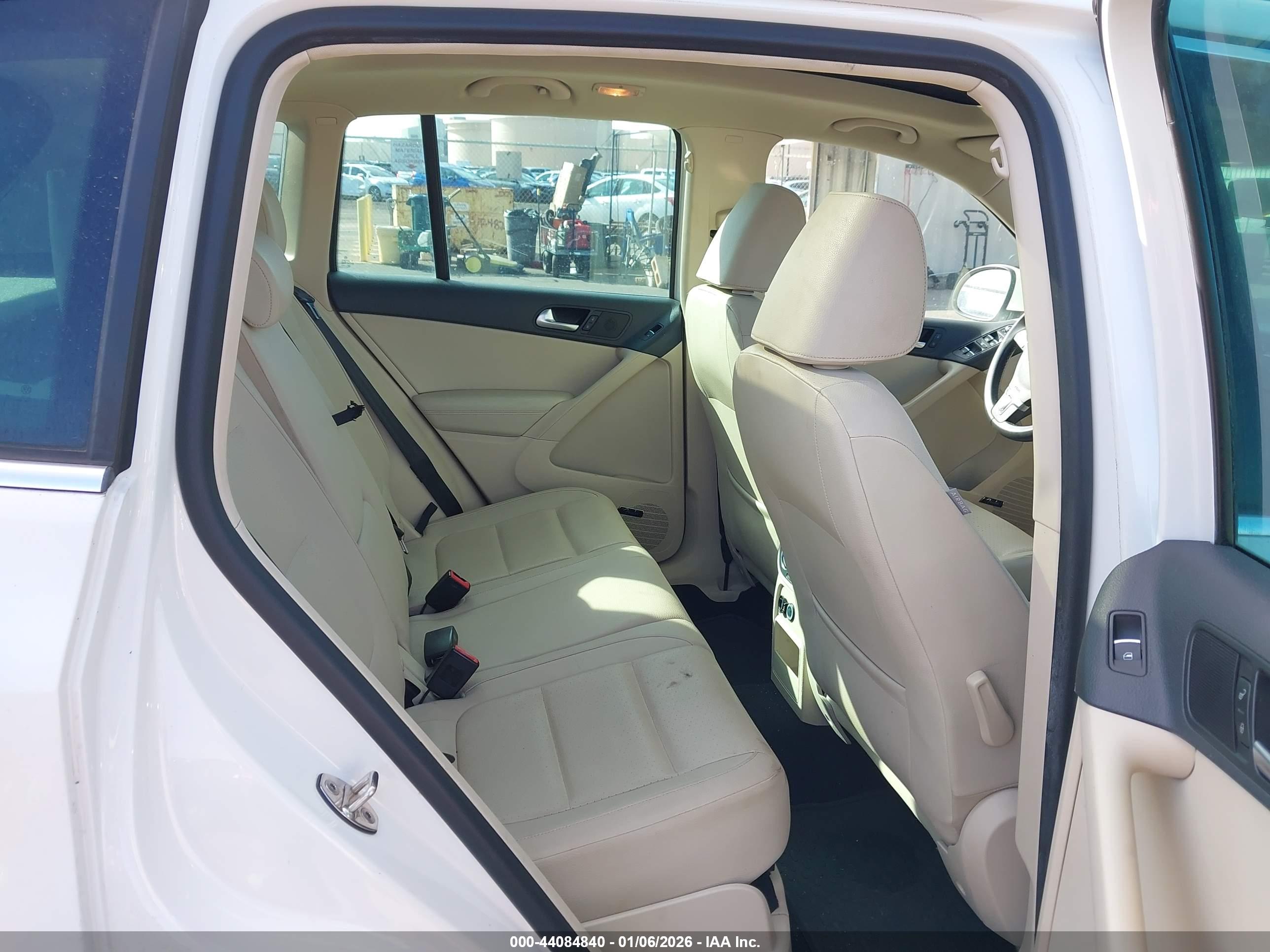VOLKSWAGEN TIGUAN image 8