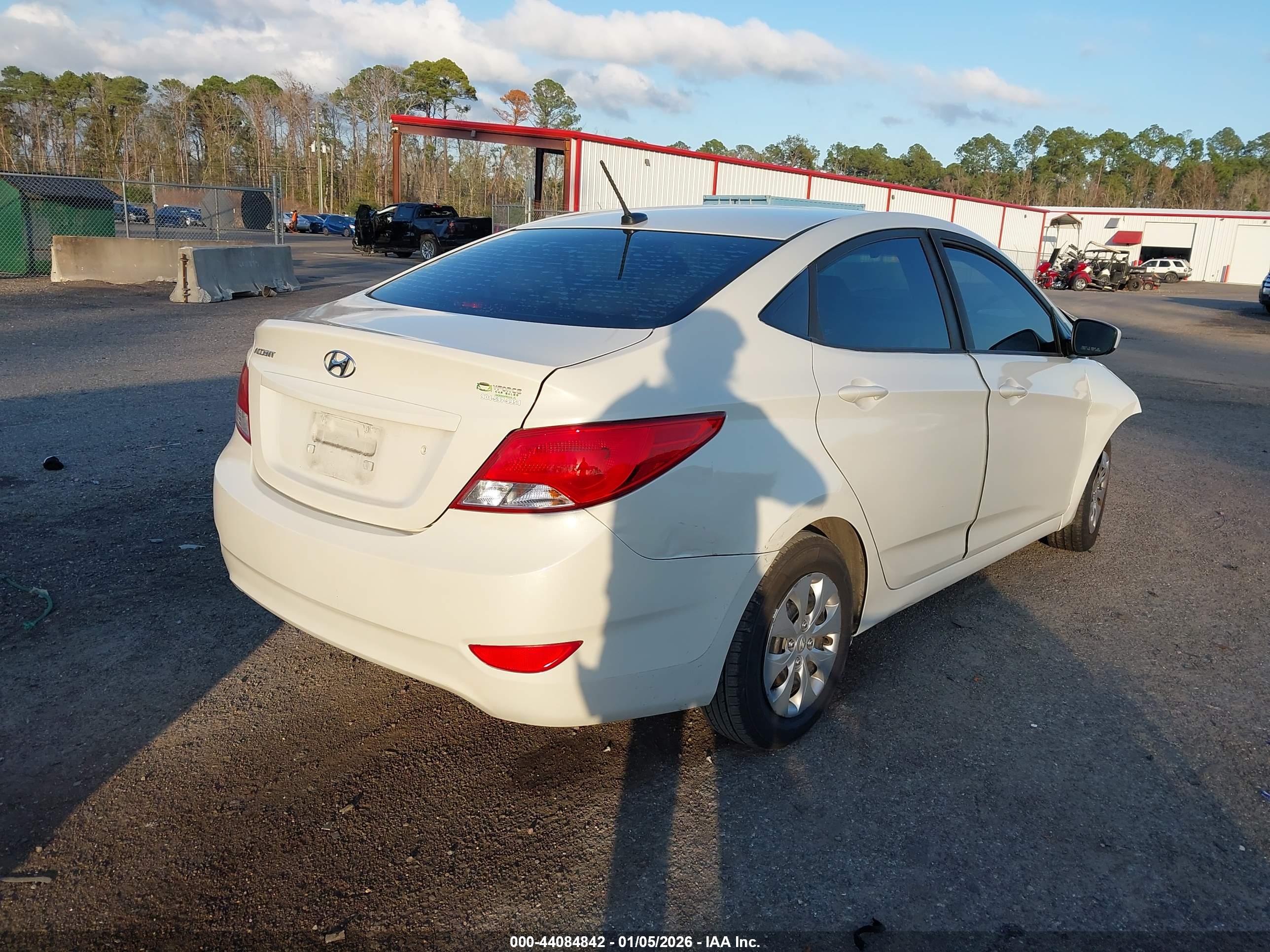 HYUNDAI ACCENT image 4