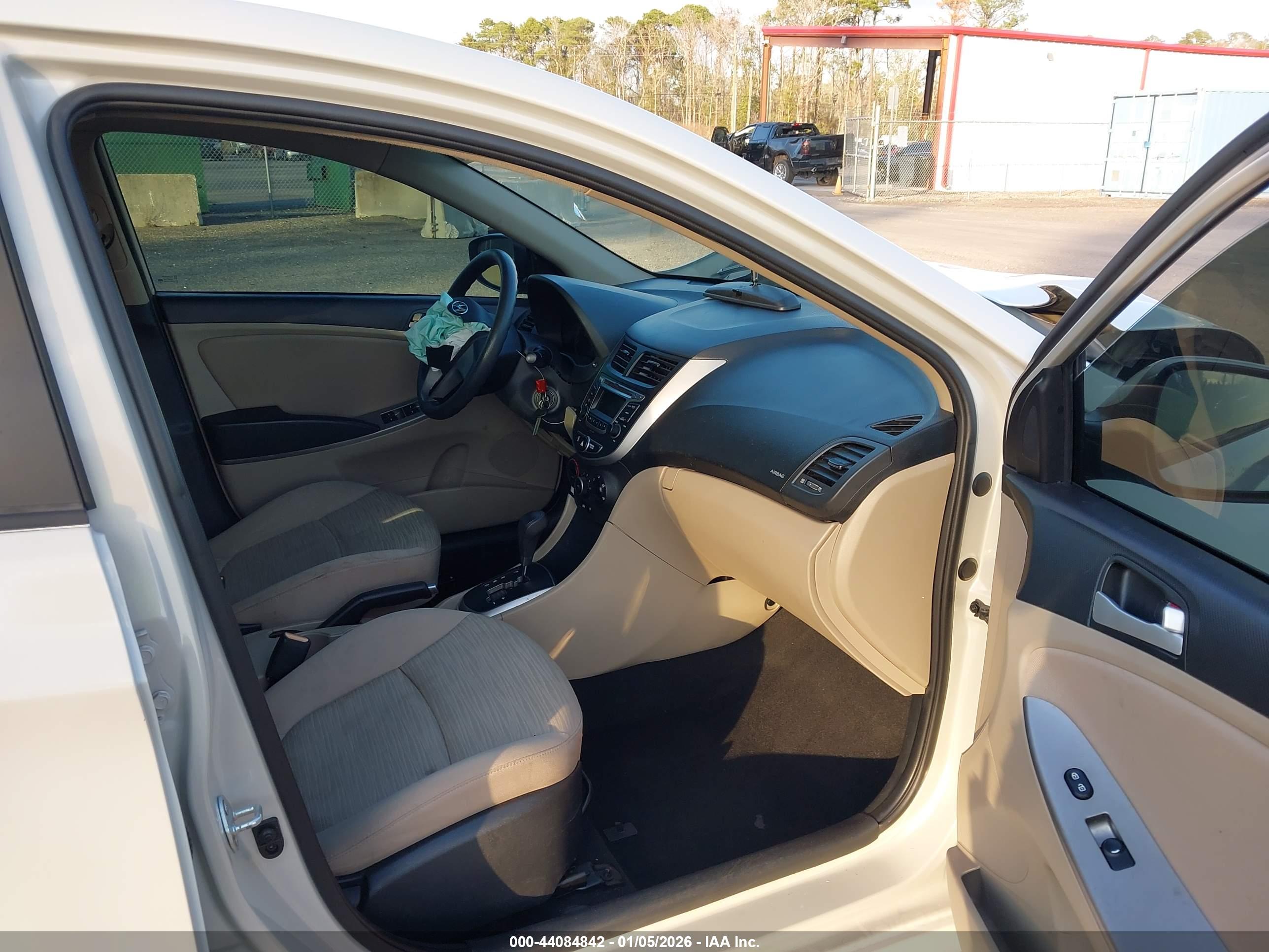 HYUNDAI ACCENT image 5