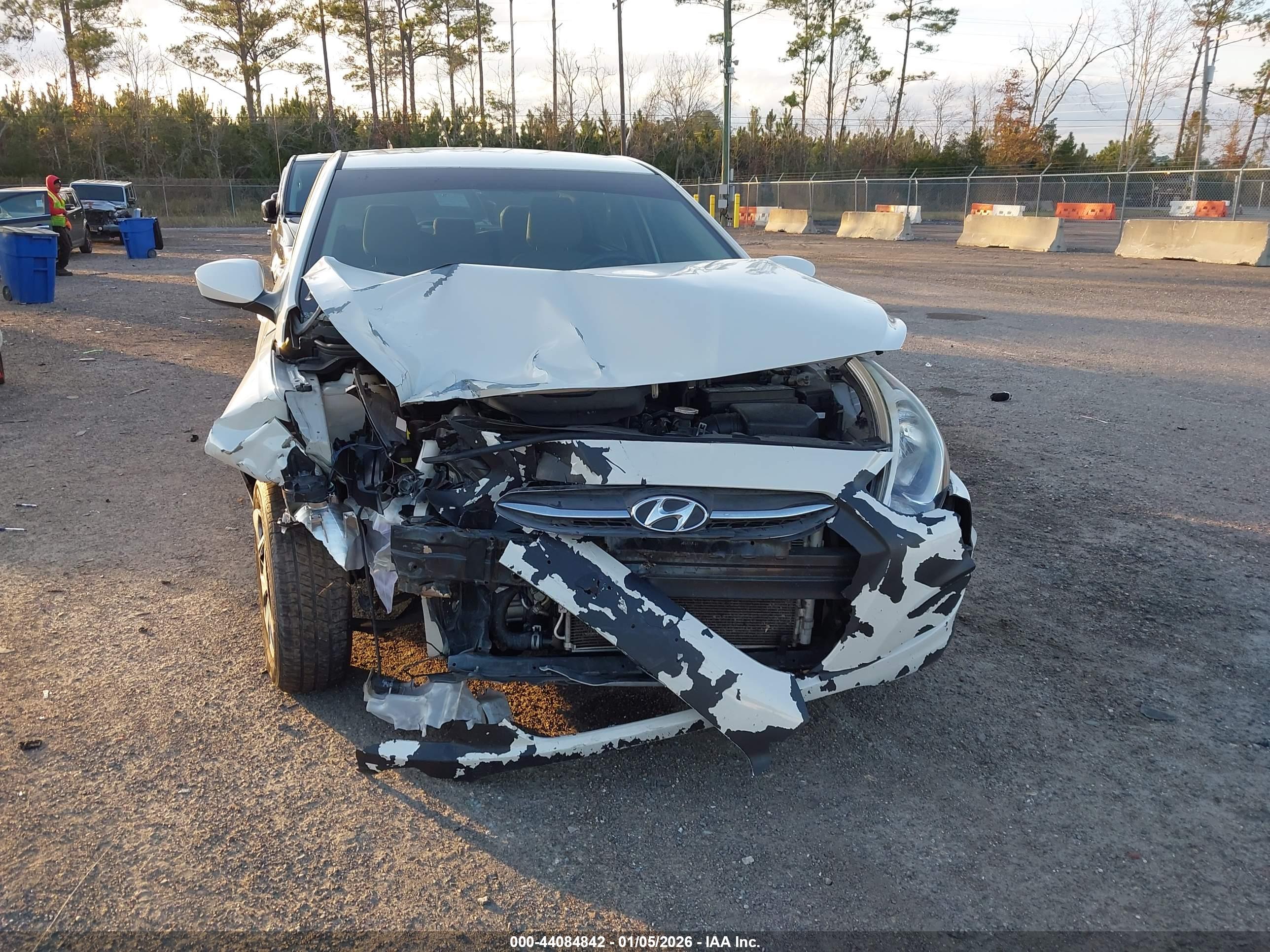 HYUNDAI ACCENT image 6