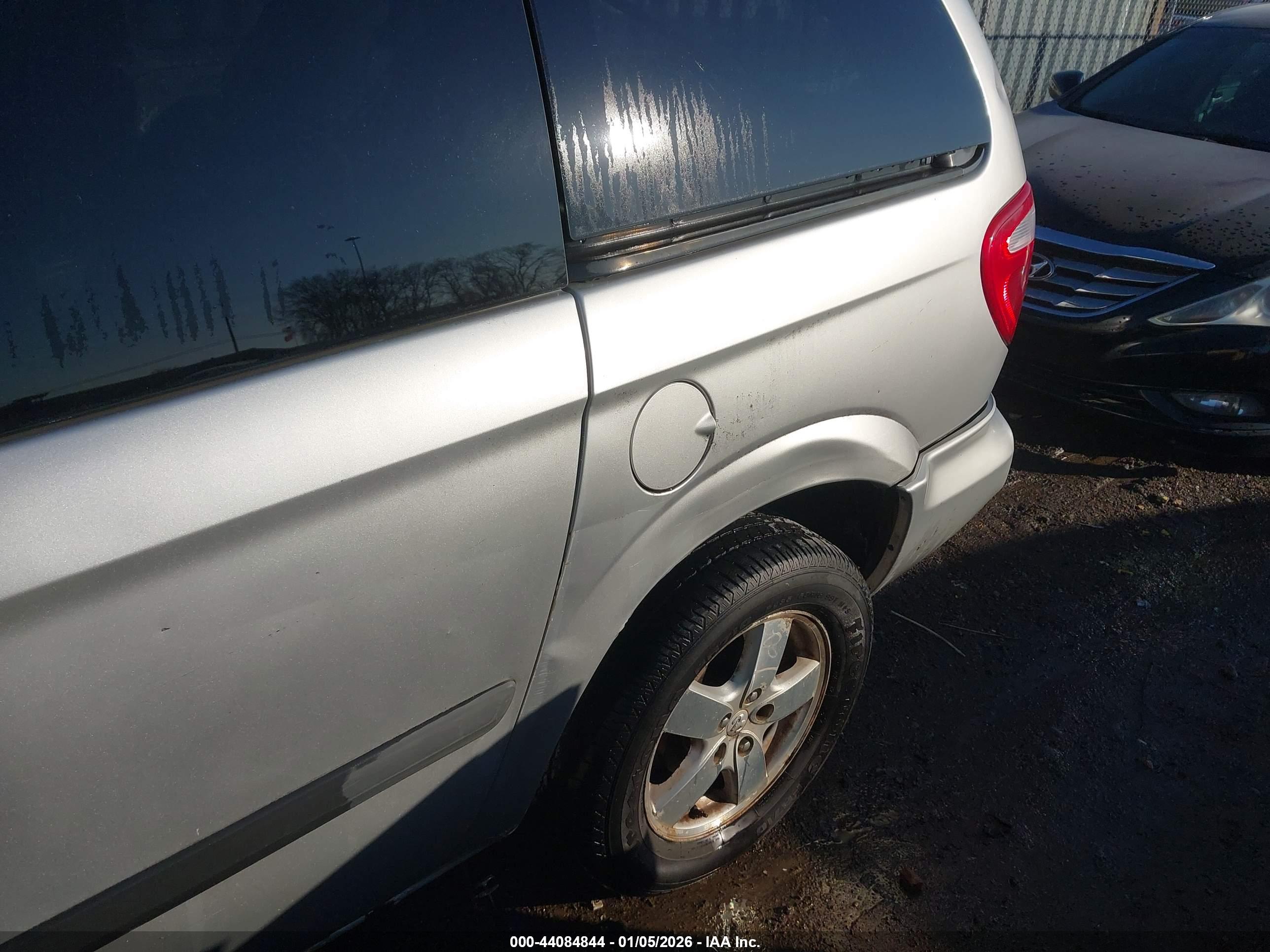 DODGE CARAVAN image 6