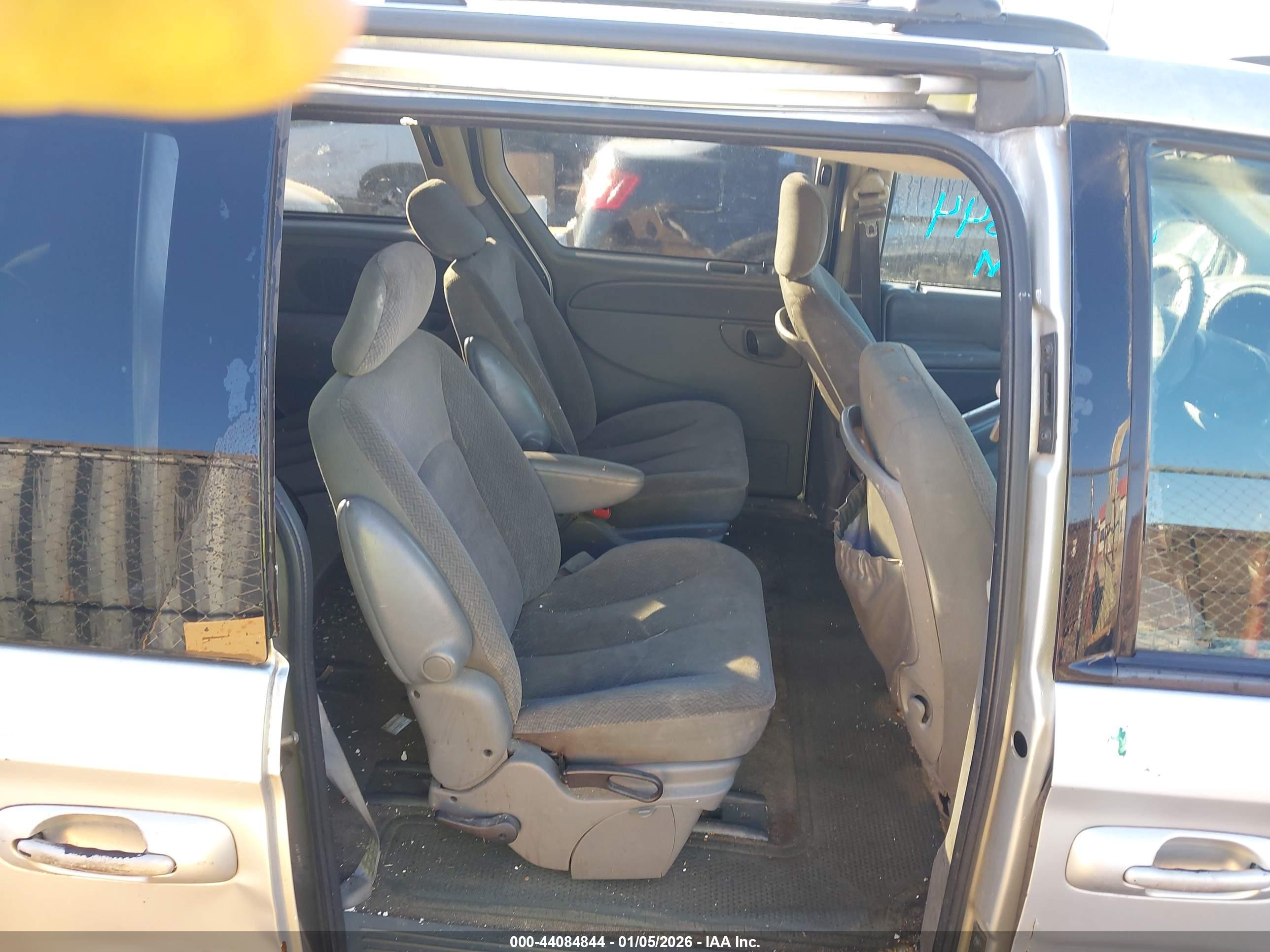 DODGE CARAVAN image 8