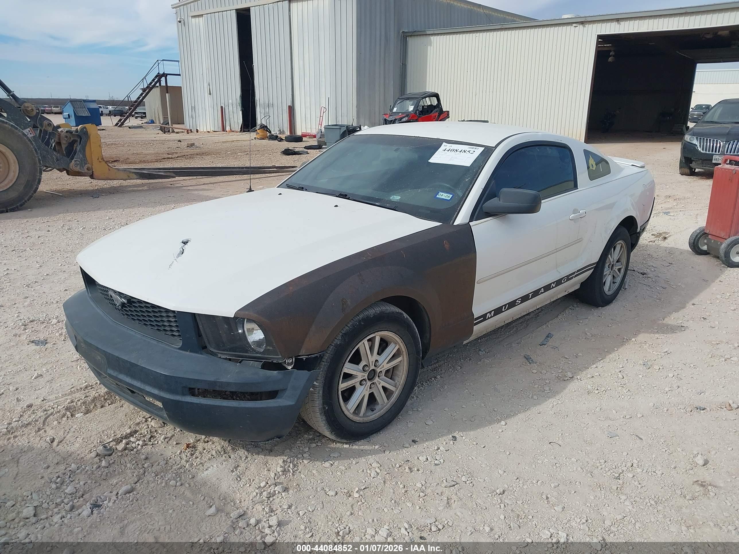 FORD MUSTANG image 2