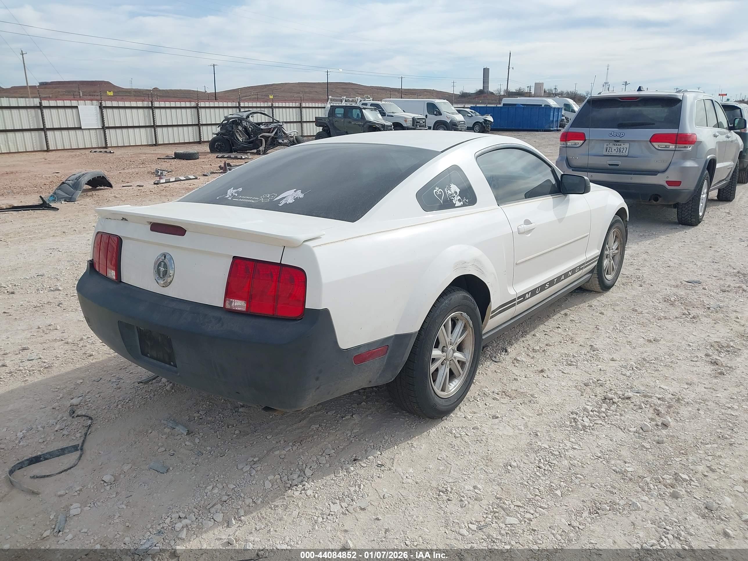 FORD MUSTANG image 4