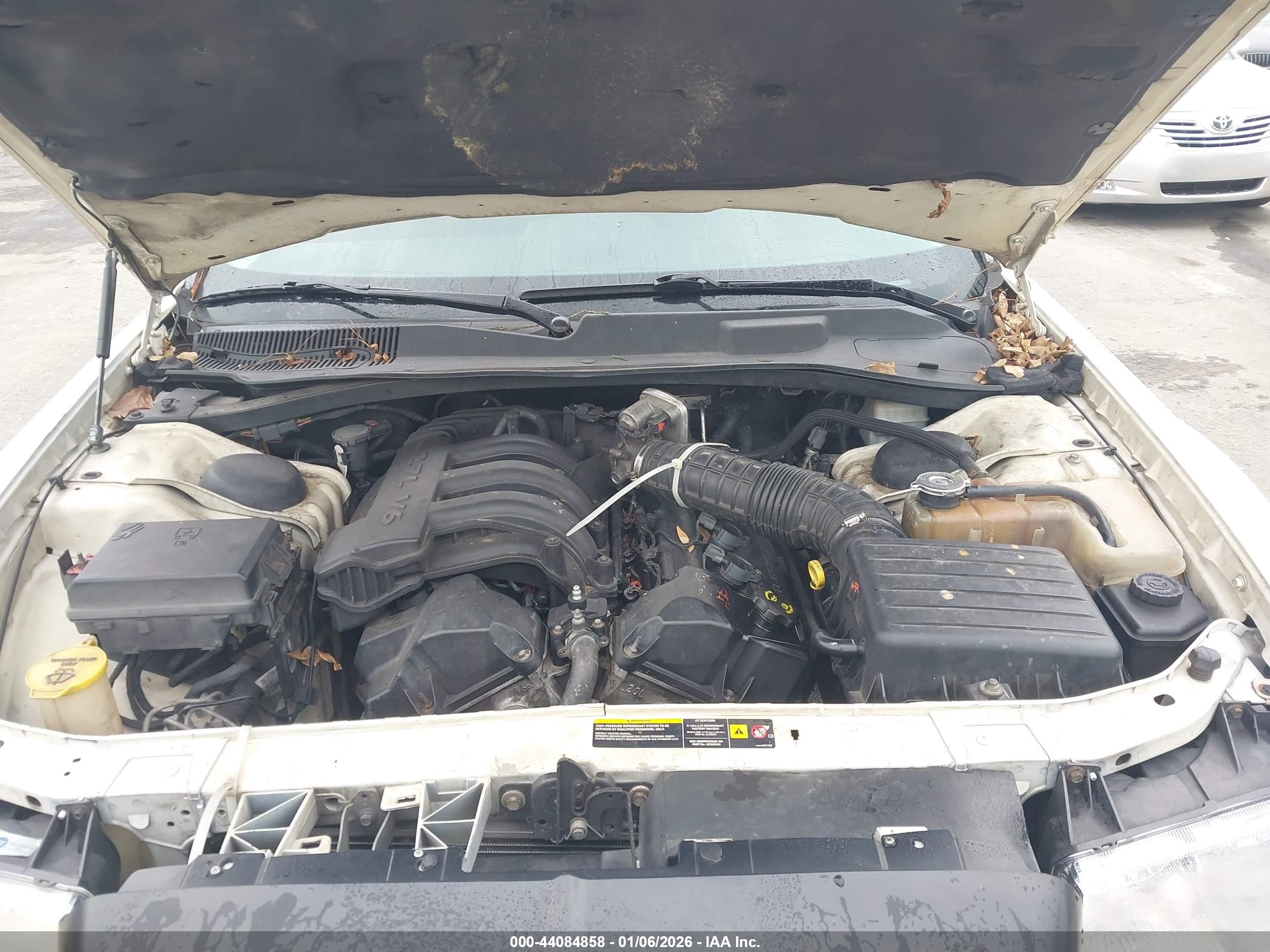 CHRYSLER 300 image 10