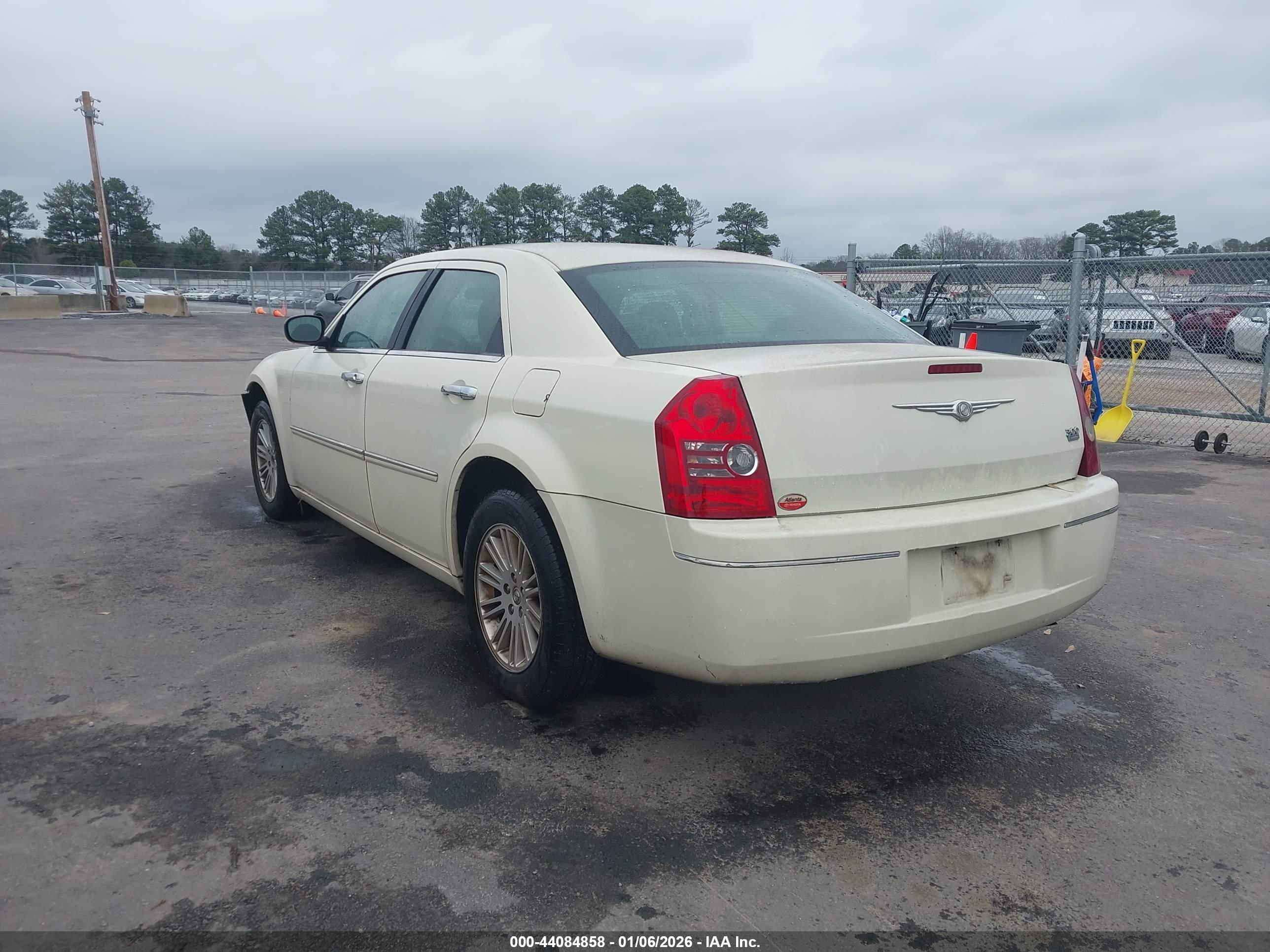 CHRYSLER 300 image 3