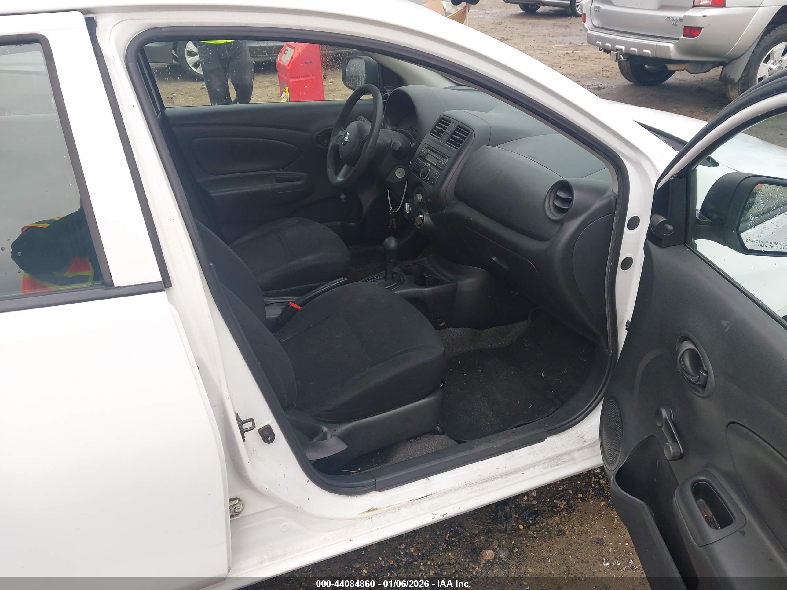 NISSAN VERSA image 5