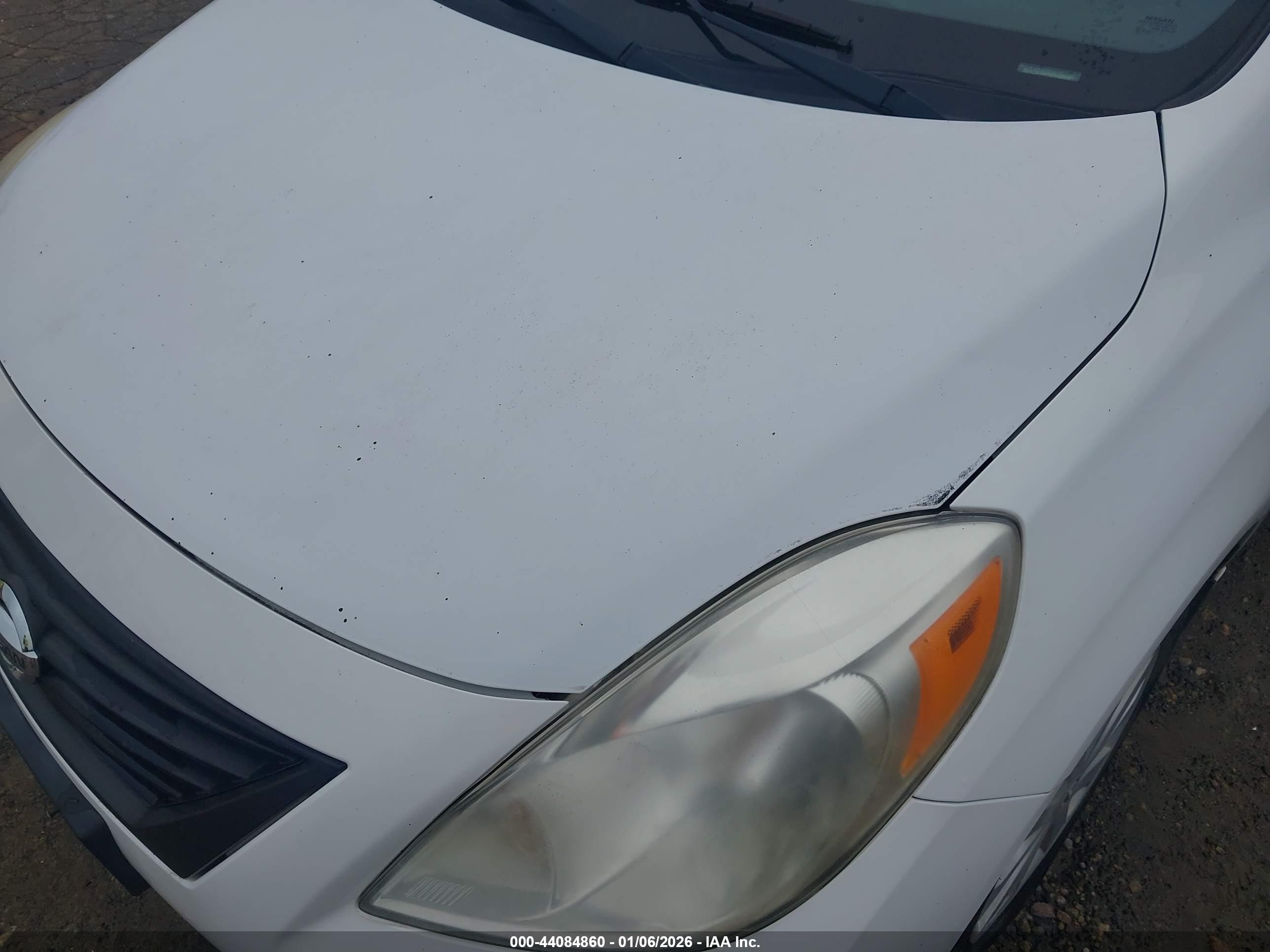 NISSAN VERSA image 6