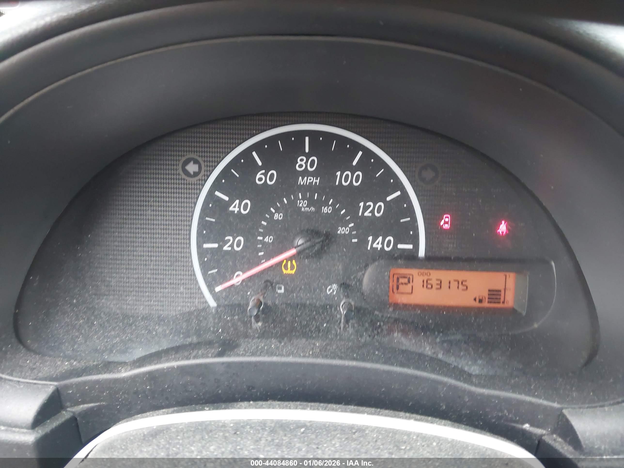NISSAN VERSA image 7