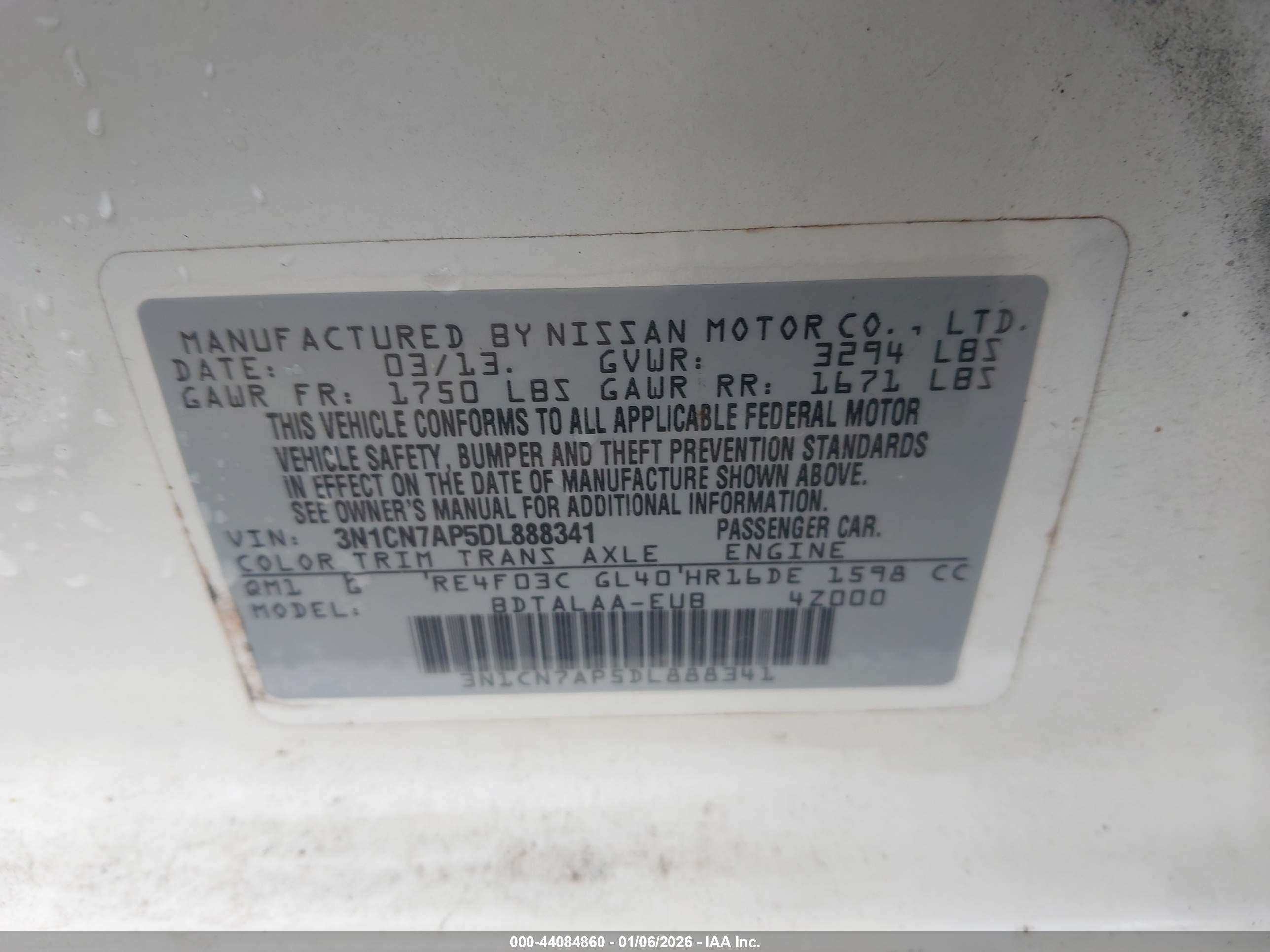 NISSAN VERSA image 9
