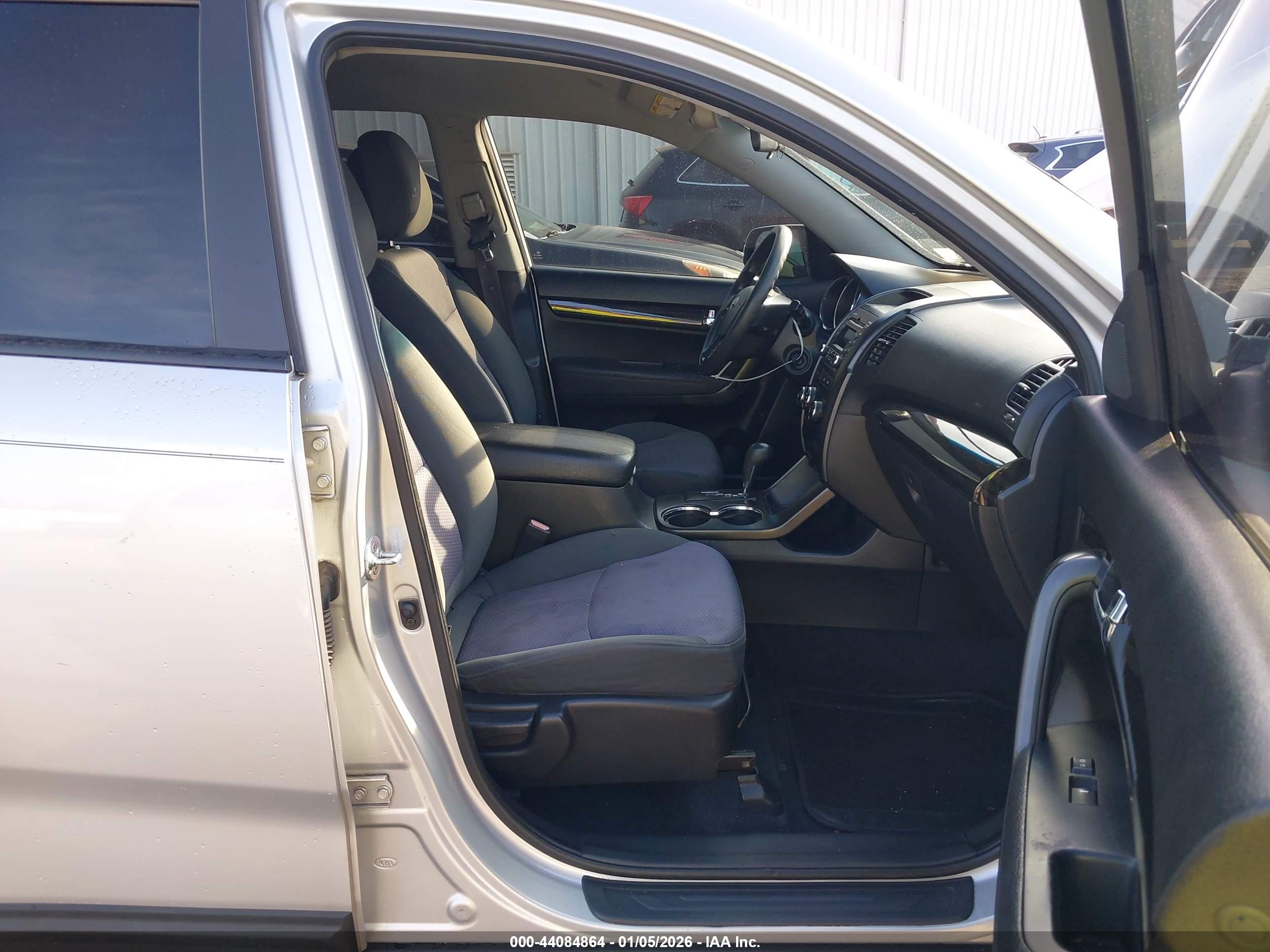 KIA SORENTO image 5