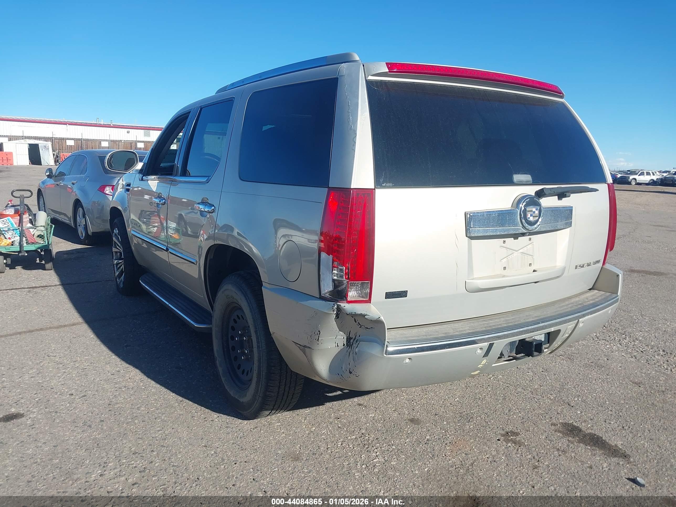 CADILLAC ESCALADE image 3