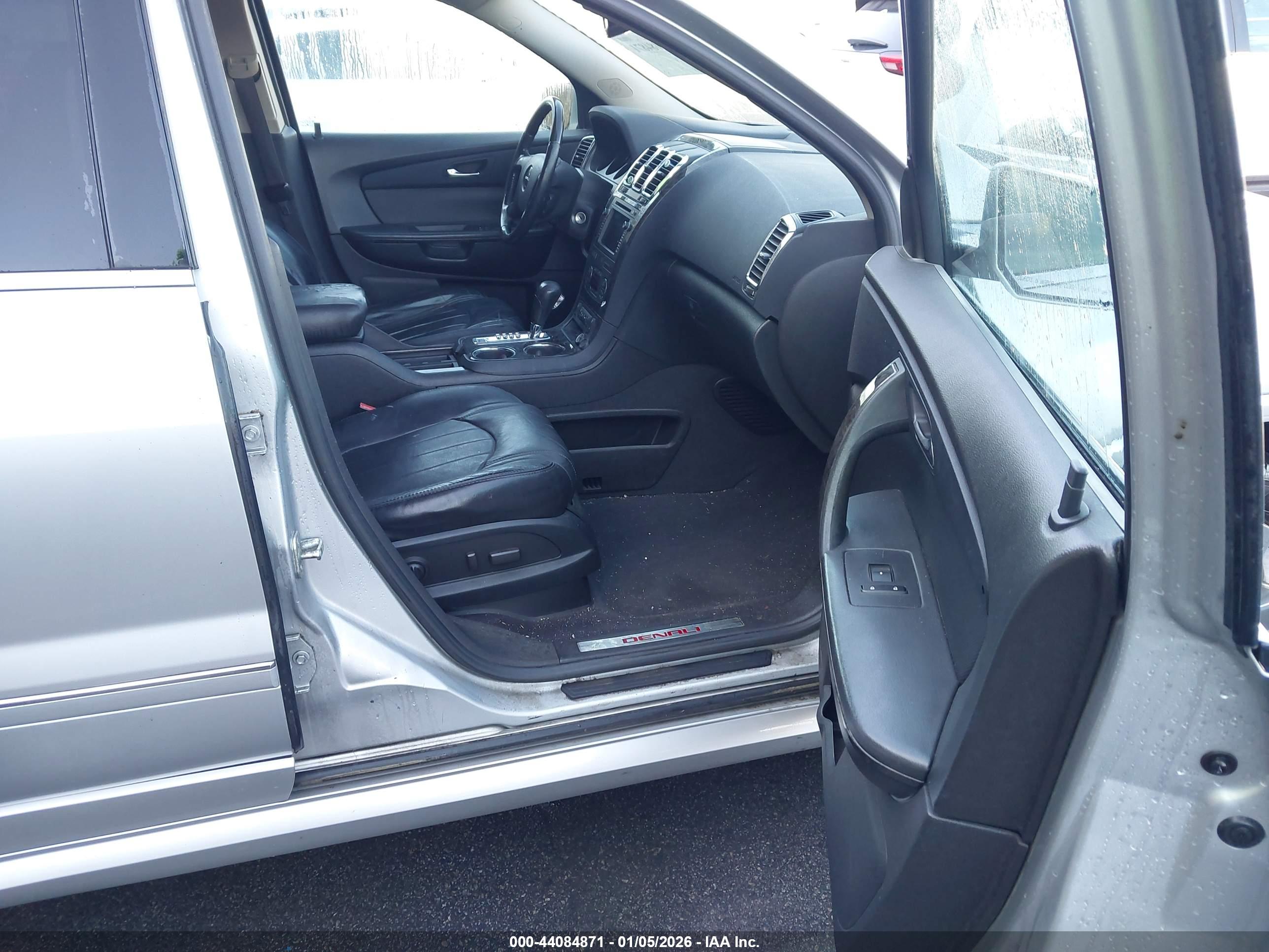 GMC ACADIA image 5