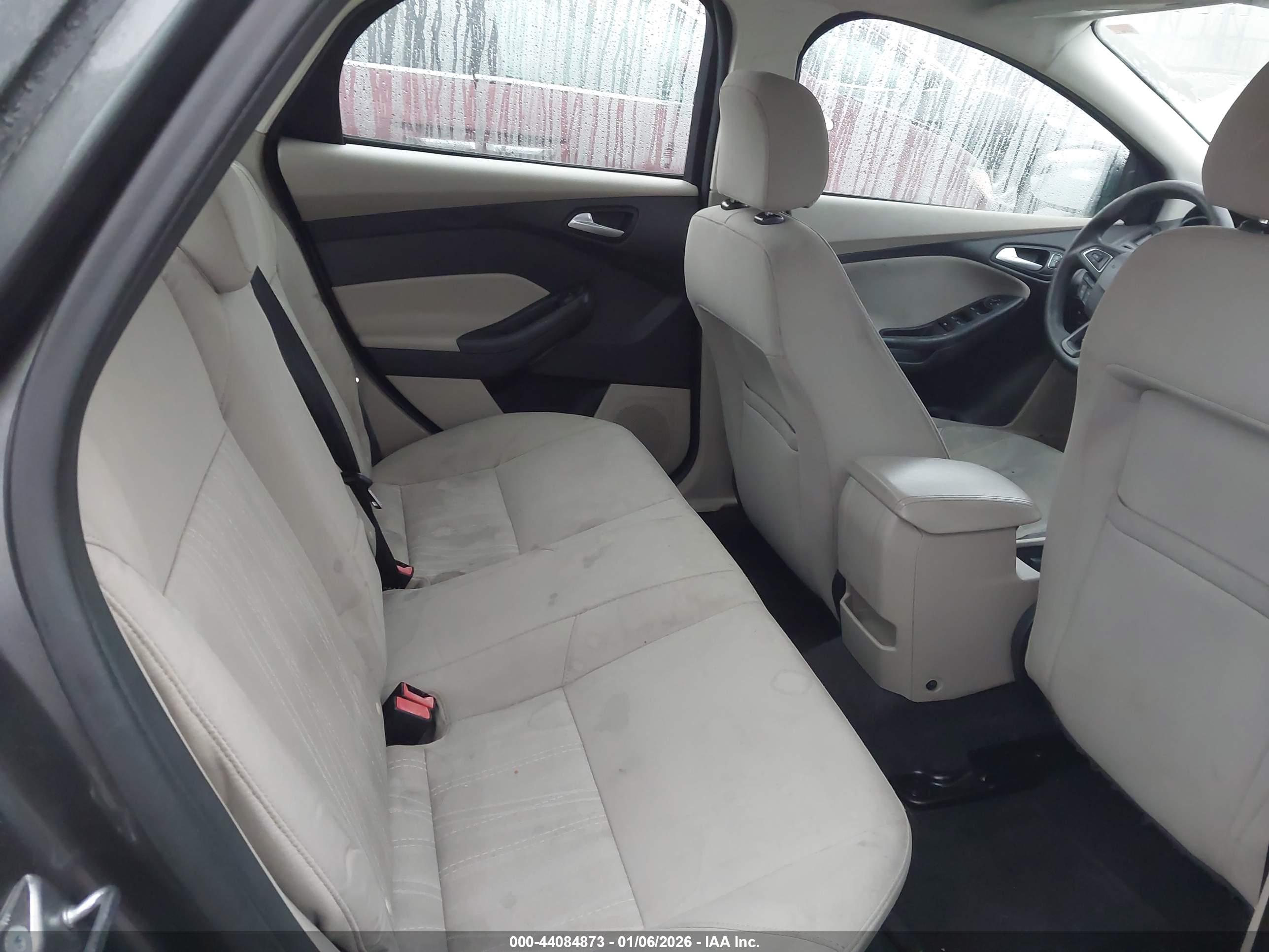 FORD FOCUS image 8