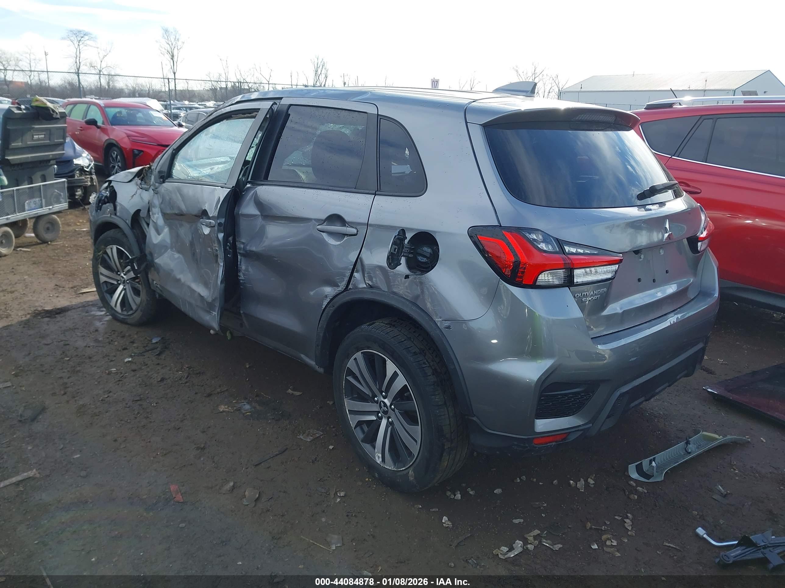 MITSUBISHI OUTLANDER image 3