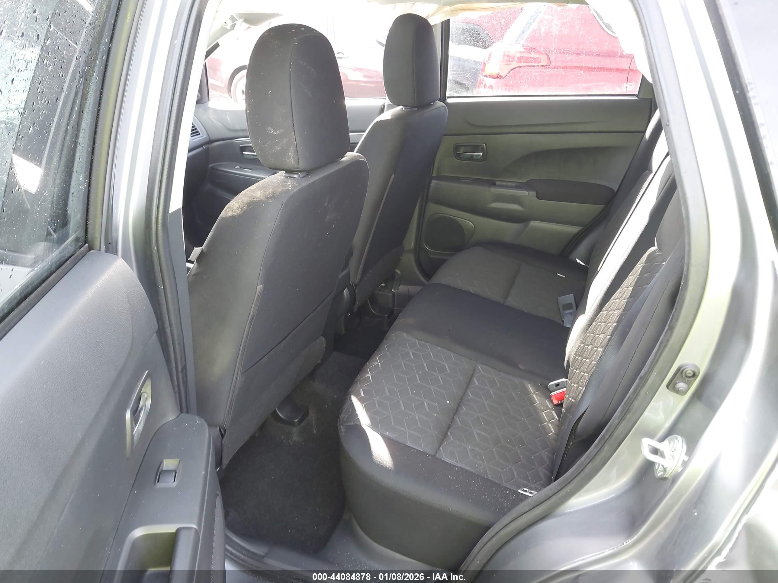 MITSUBISHI OUTLANDER image 8