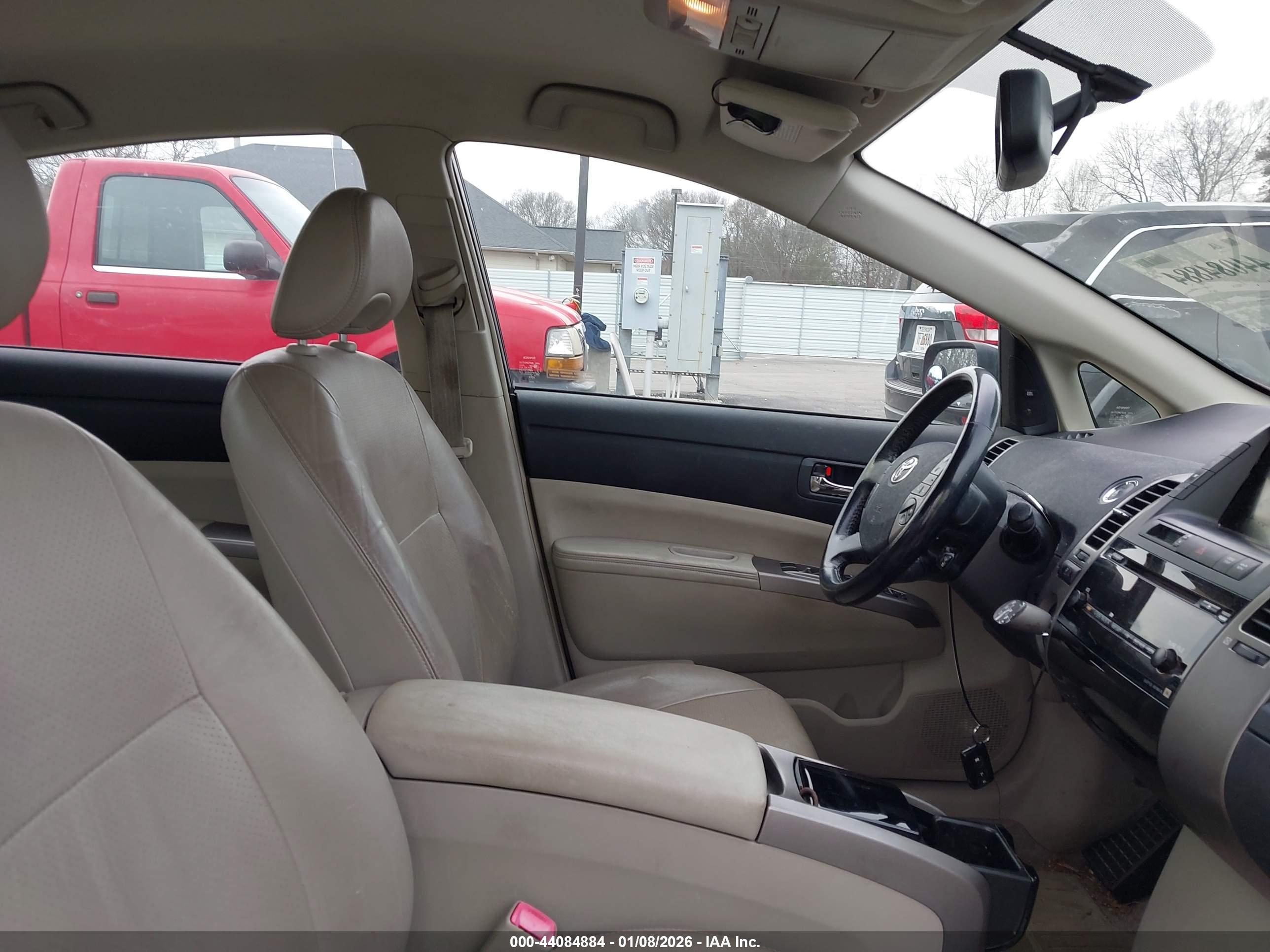 TOYOTA PRIUS image 5