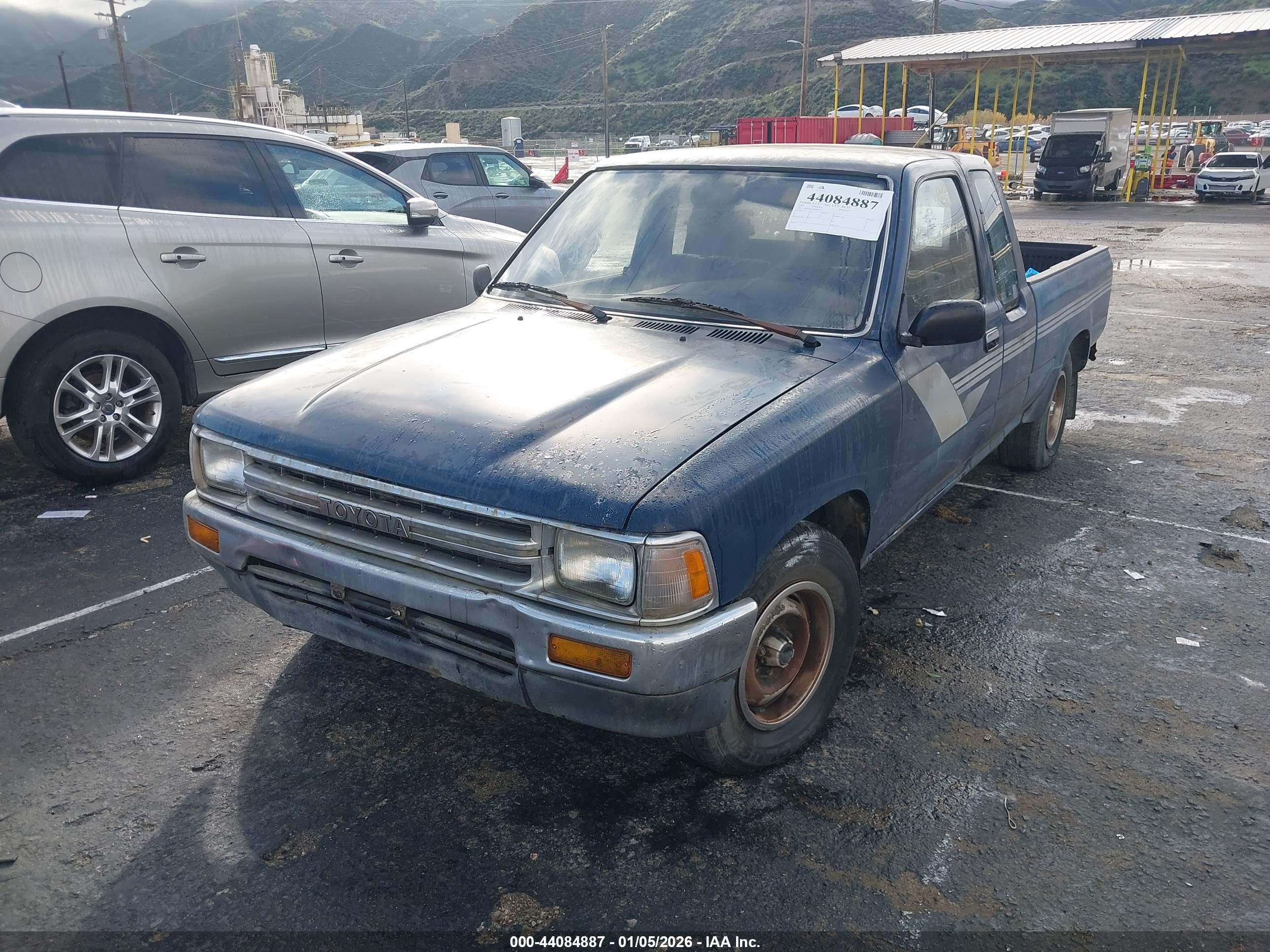 TOYOTA PICKUP image 2